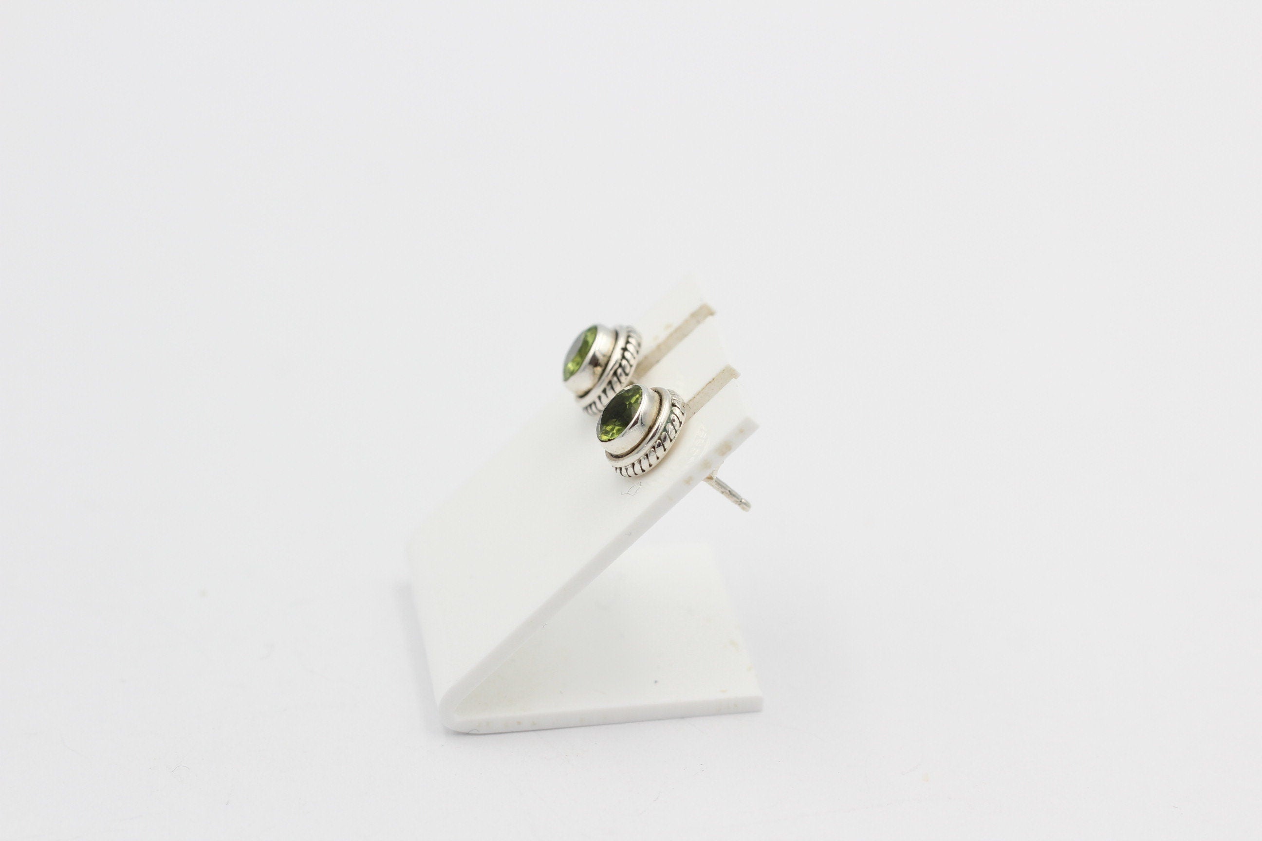 Edler 1,5  Carat Peridot Ohrstecker 925 Silber Olivin Ohrschmuck Edelstein