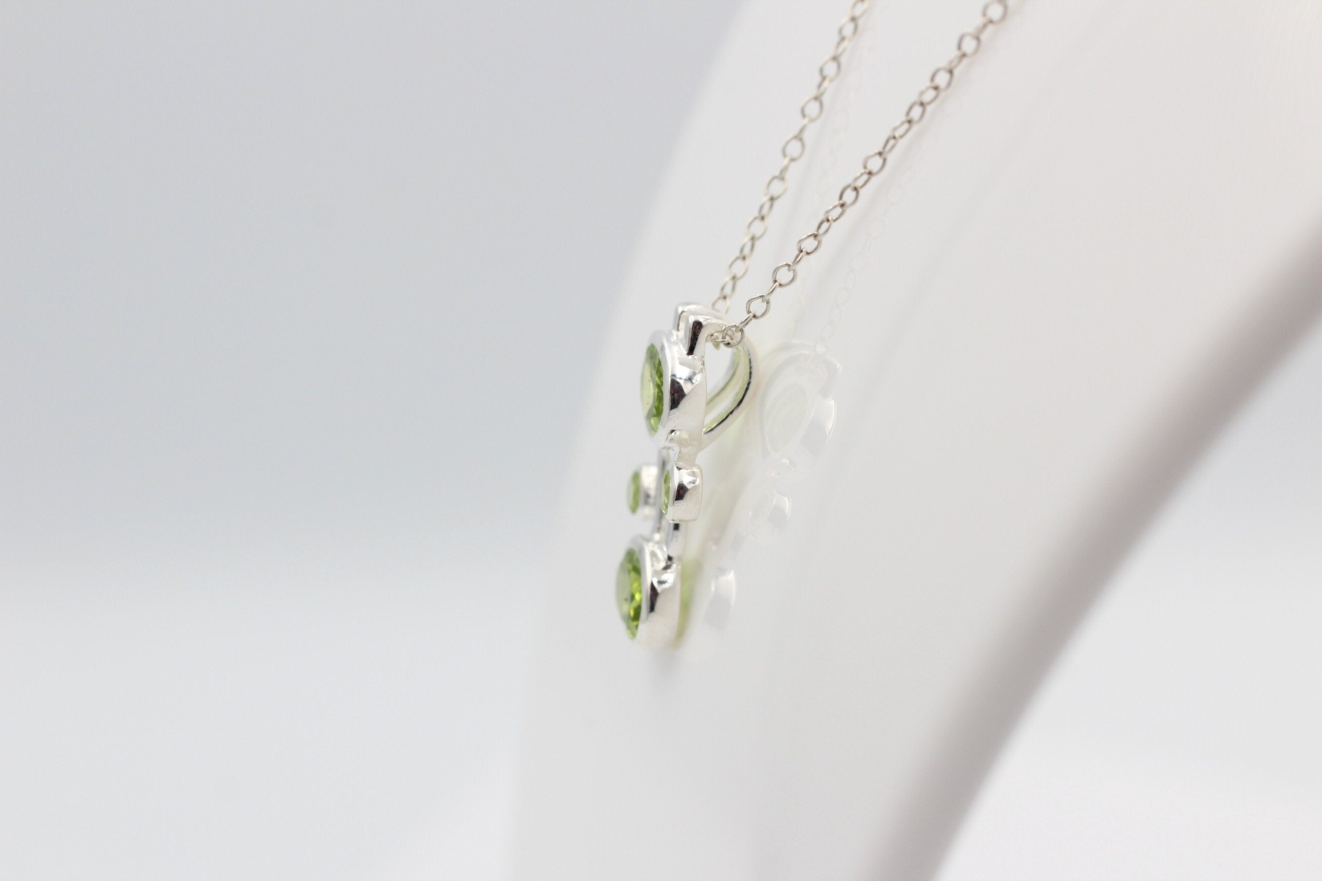 Designer 5,0 Carat Peridot Anhange Olivin Designschmuck Top maigrüner Edelstein