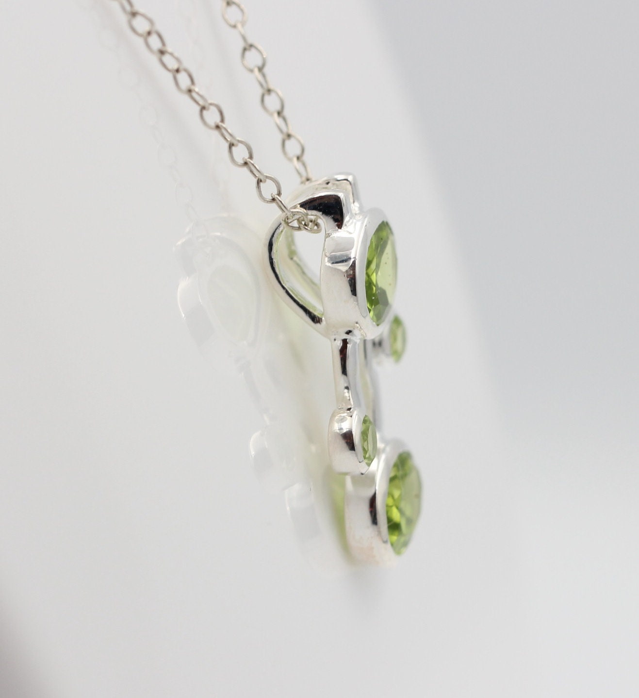 Designer 5,0 Carat Peridot Anhange Olivin Designschmuck Top maigrüner Edelstein
