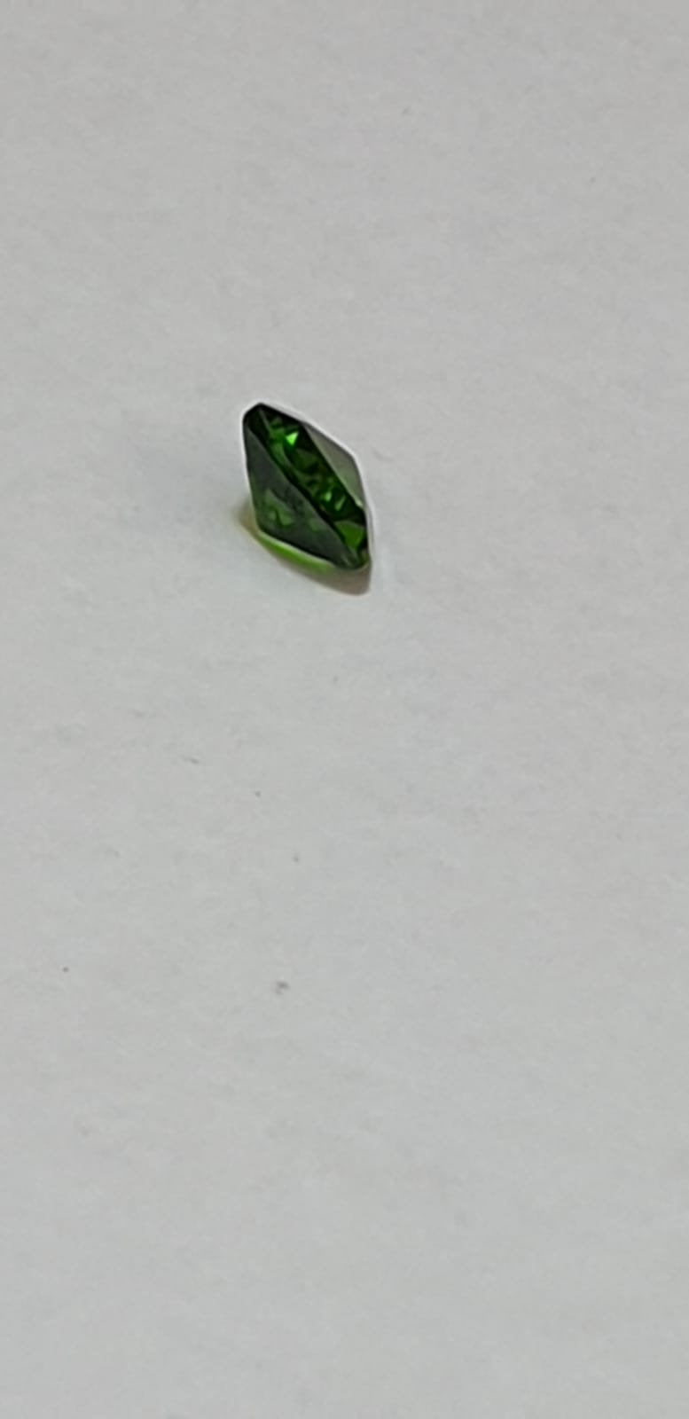 0,72  Carat Chromdiopsid aus Russland AAA Qualitat moosgraner Edelstein Diopsid