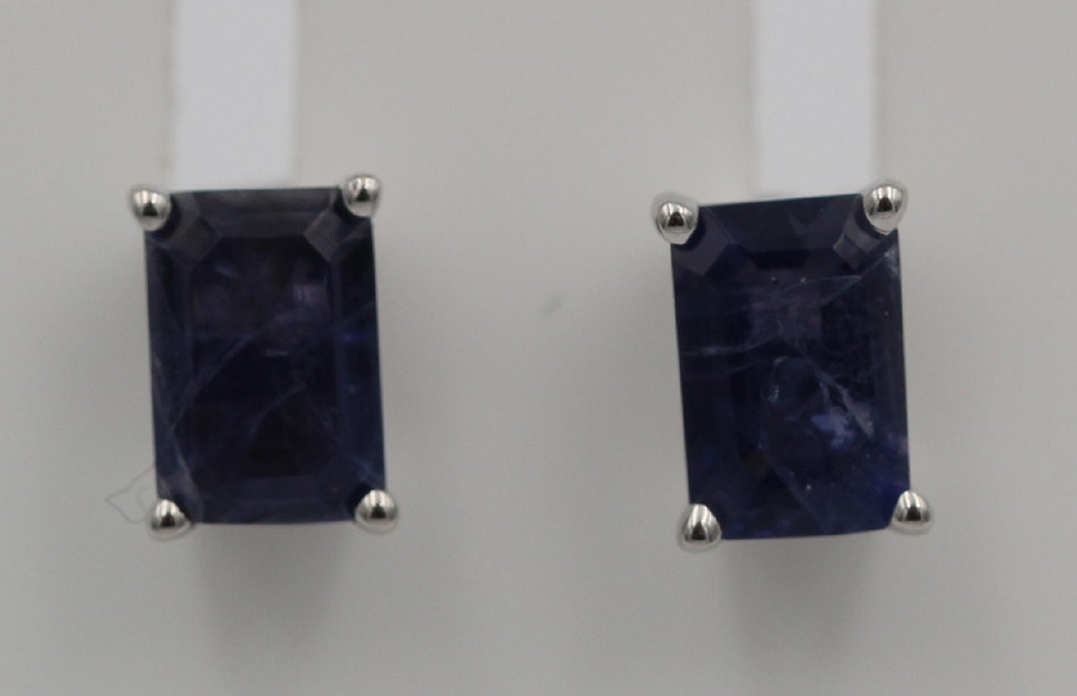 Edle 1,25 Carat Ioltih Ohrstecker 925 Silber Wassersaphir Luchssaphir Edelstein