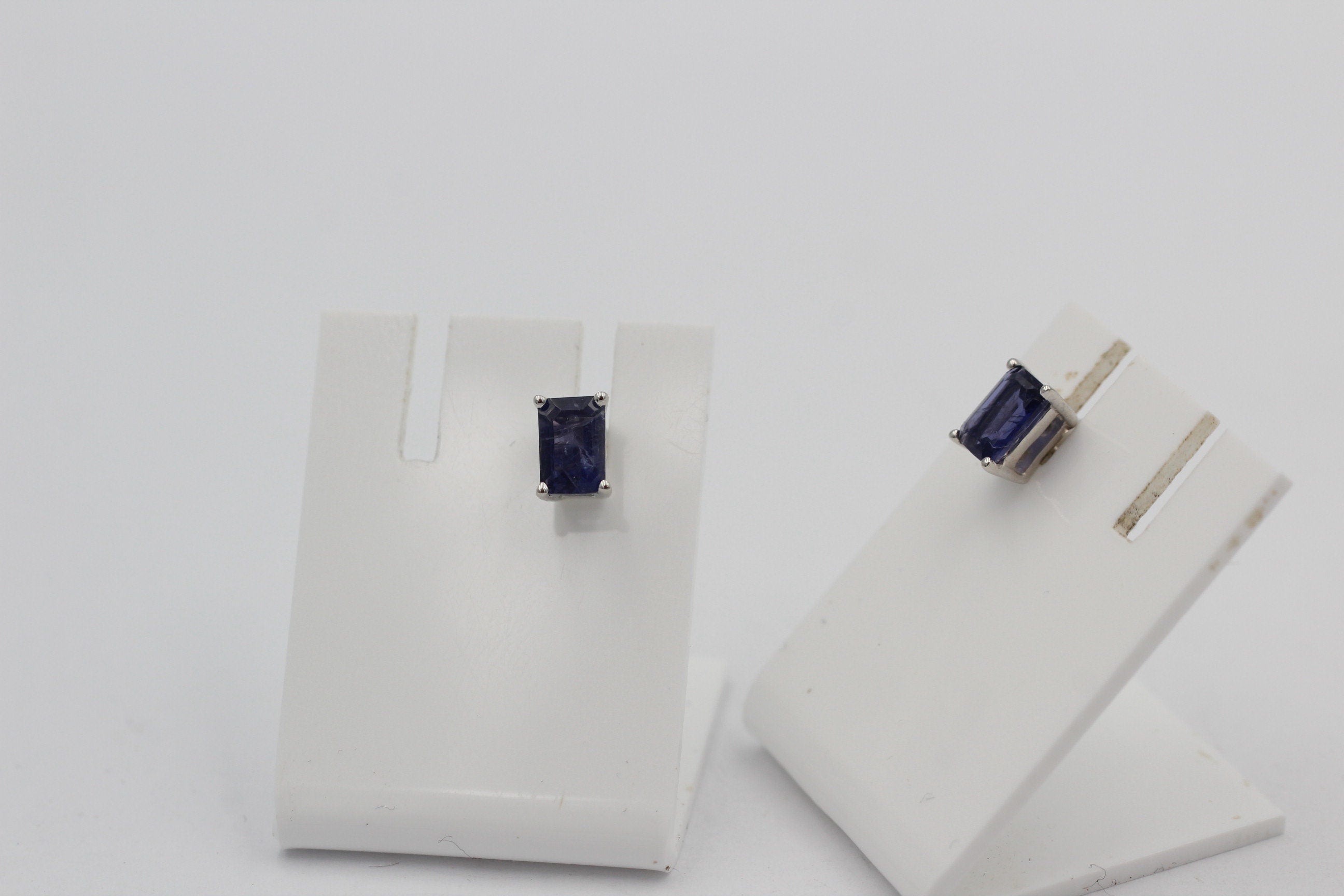 Edle 1,25 Carat Ioltih Ohrstecker 925 Silber Wassersaphir Luchssaphir Edelstein
