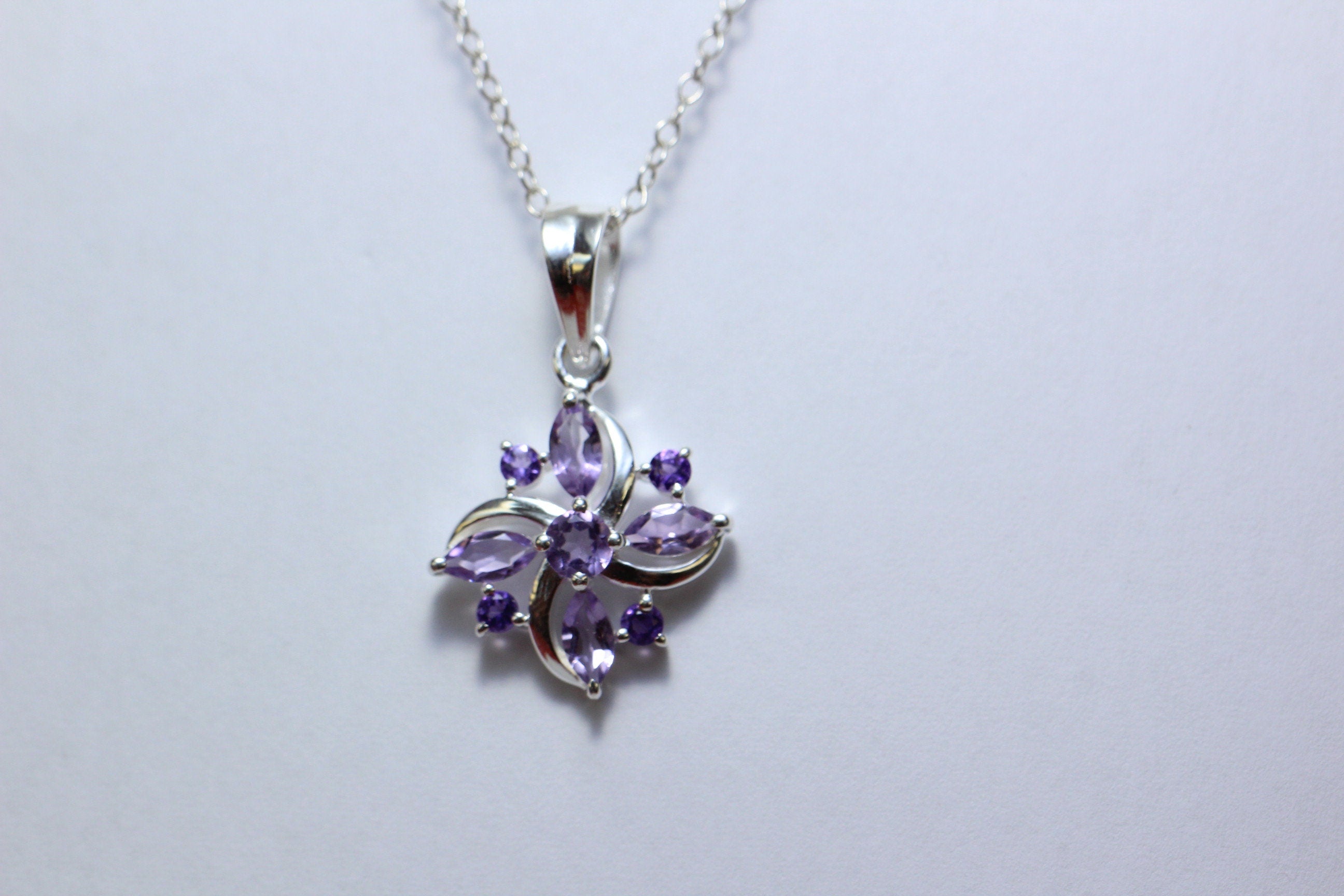 Edler 0,8 Carat Amethyst Anhanger 925 Silber Collier Kette  Anhanger violett