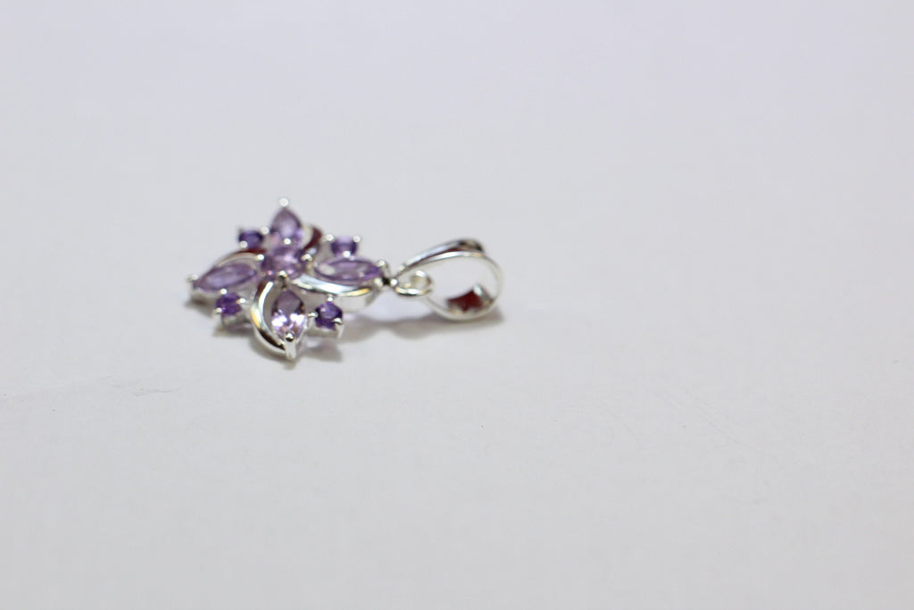 Edler 0,8 Carat Amethyst Anhanger 925 Silber Collier Kette  Anhanger violett