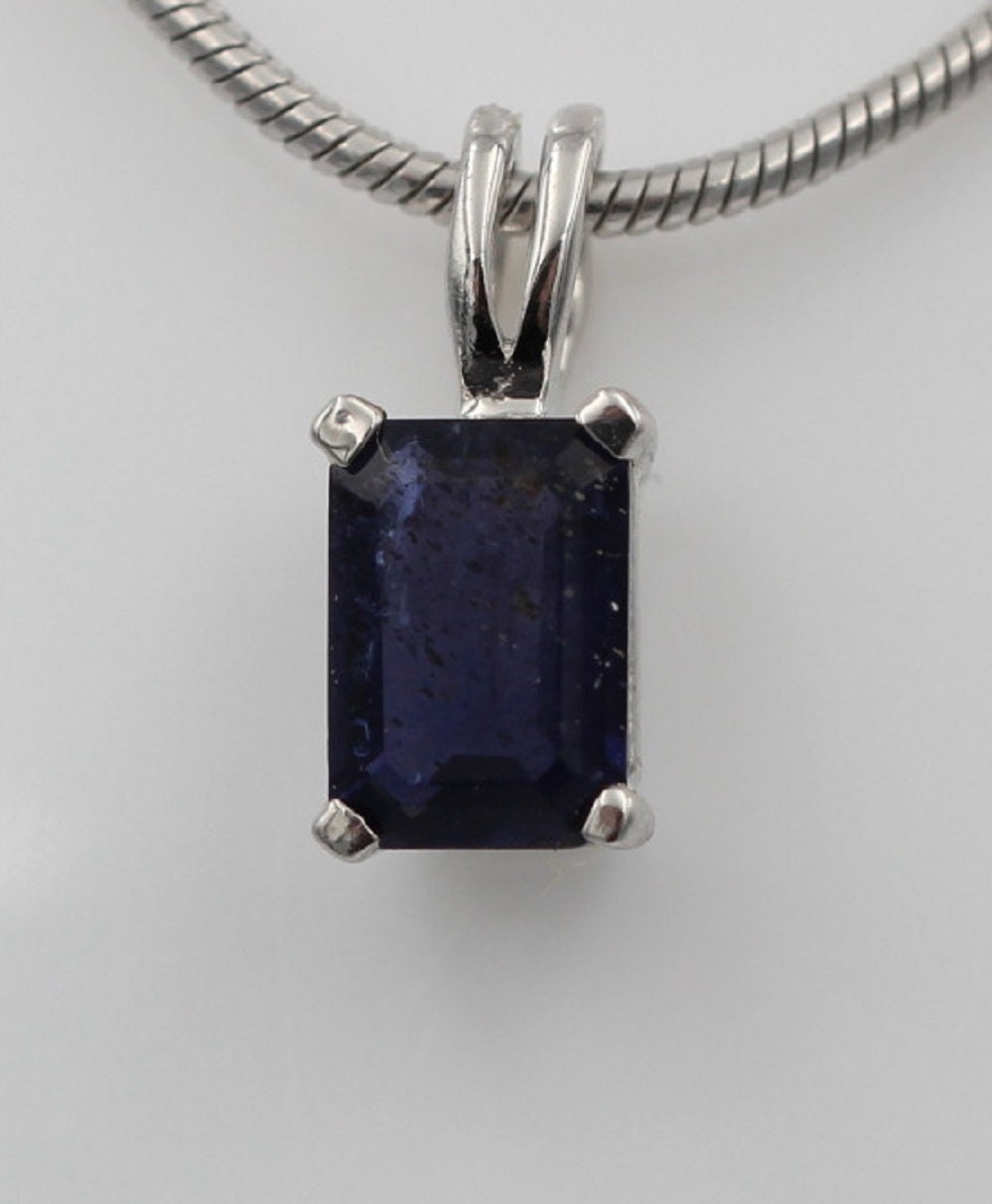 Edler 1,0 Carat Iolith Anhänger 925 Silber Baguett Wassersaphir
