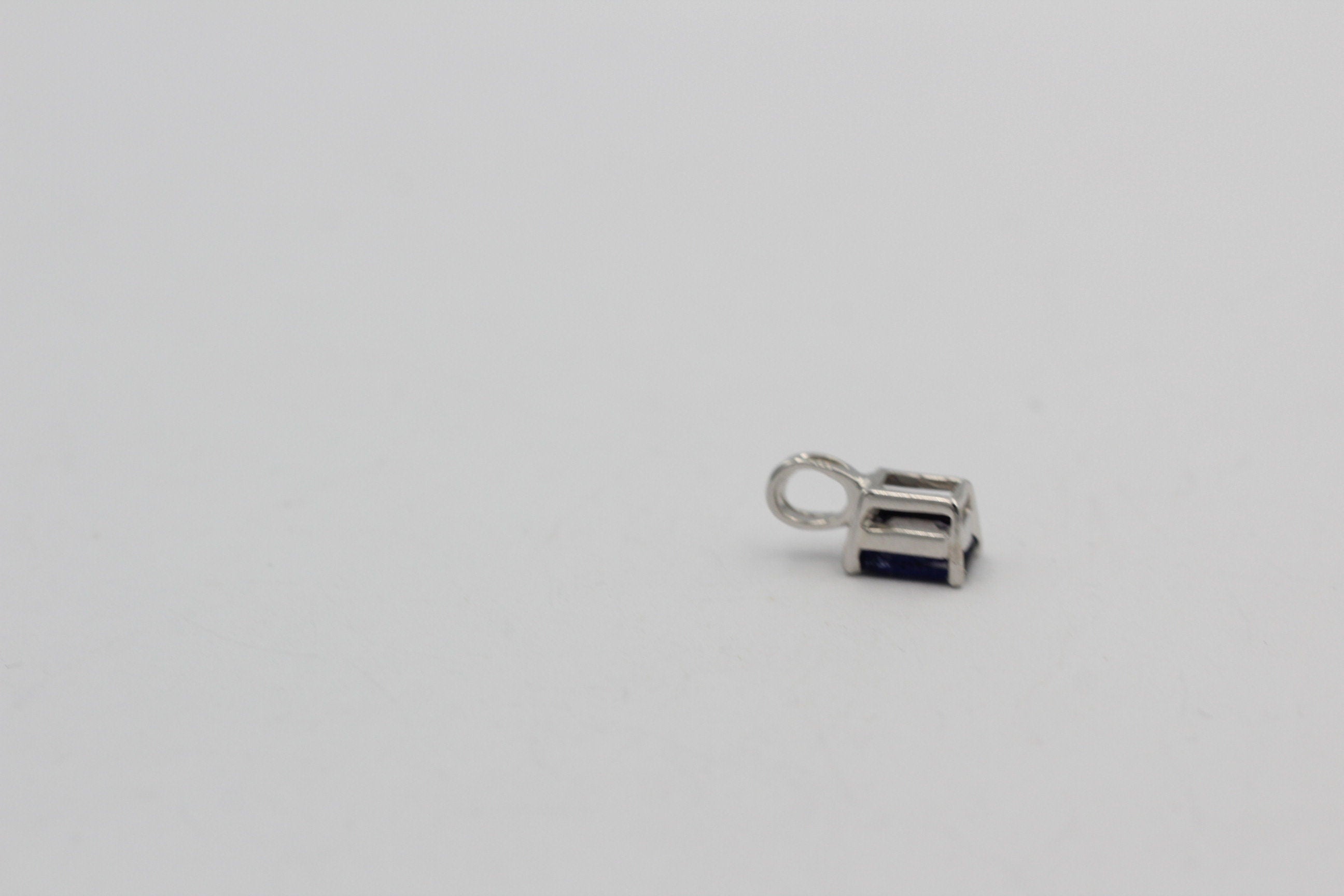 Edler 1,0 Carat Iolith Anhänger 925 Silber Baguett Wassersaphir
