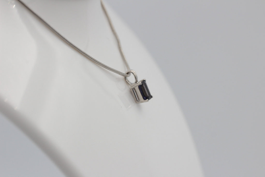 Edler 1,0 Carat Iolith Anhänger 925 Silber Baguett Wassersaphir
