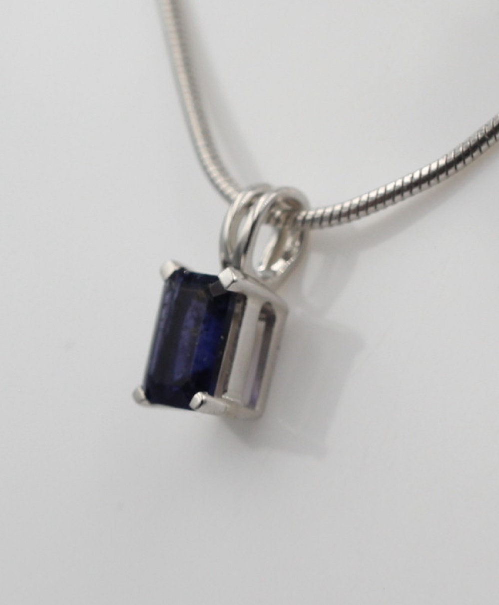 Edler 1,0 Carat Iolith Anhänger 925 Silber Baguett Wassersaphir
