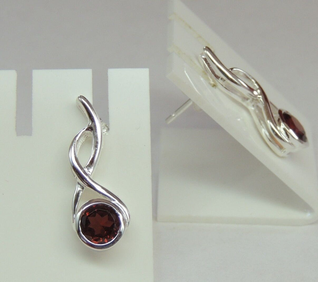 Edle 1,6 Carat leuchtende Granat Ohrstecker Ohrschmuck leuchtender Edelstein