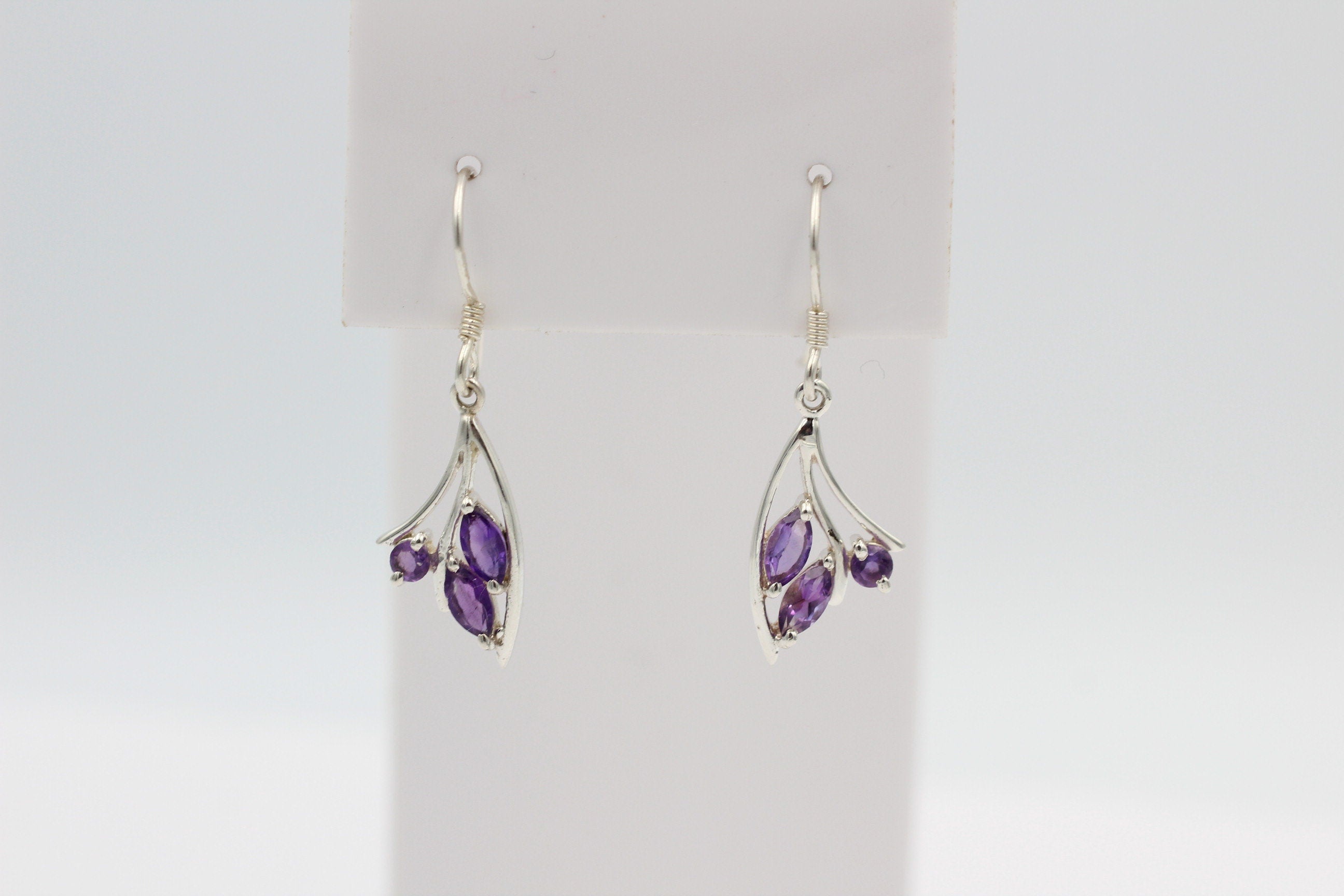 Edle 0,74 Carat Amethyst Ohrhänger 925 Silber violetter Edelstein Amethysschmuck