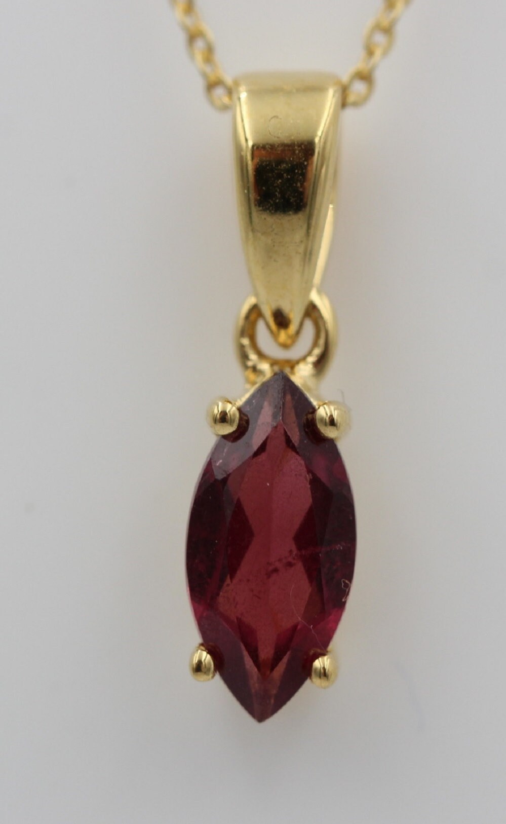 1,15 Carat Granat Anhänger Marquiseschliff 925 Silber Collier Kette vergoldet