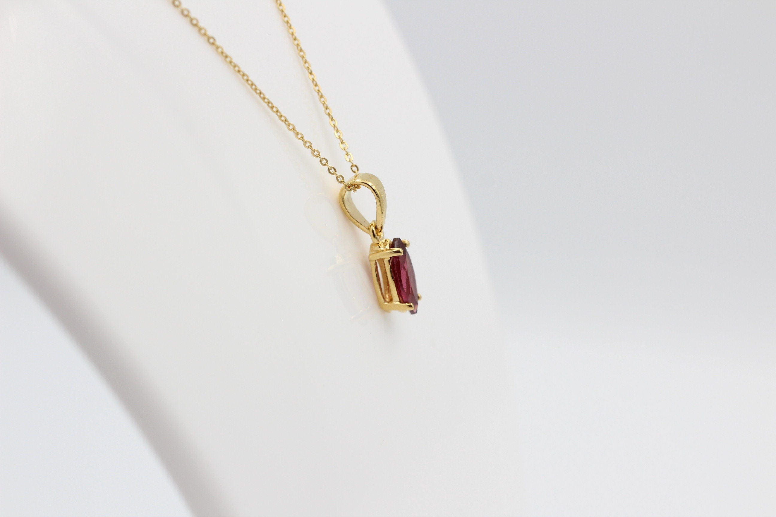 1,15 Carat Granat Anhänger Marquiseschliff 925 Silber Collier Kette vergoldet