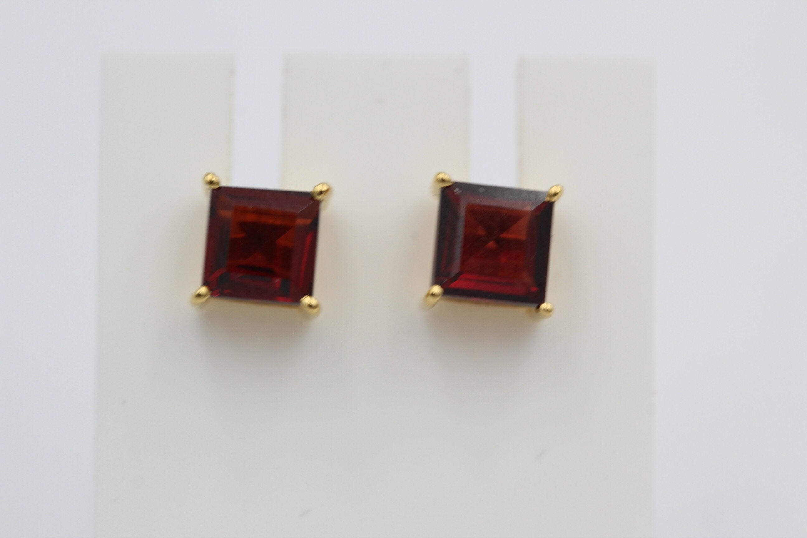 Edle 1,2 Carat Granat Ohrstecker 925 Silber vergoldet Ohrring blutroter Edelstein