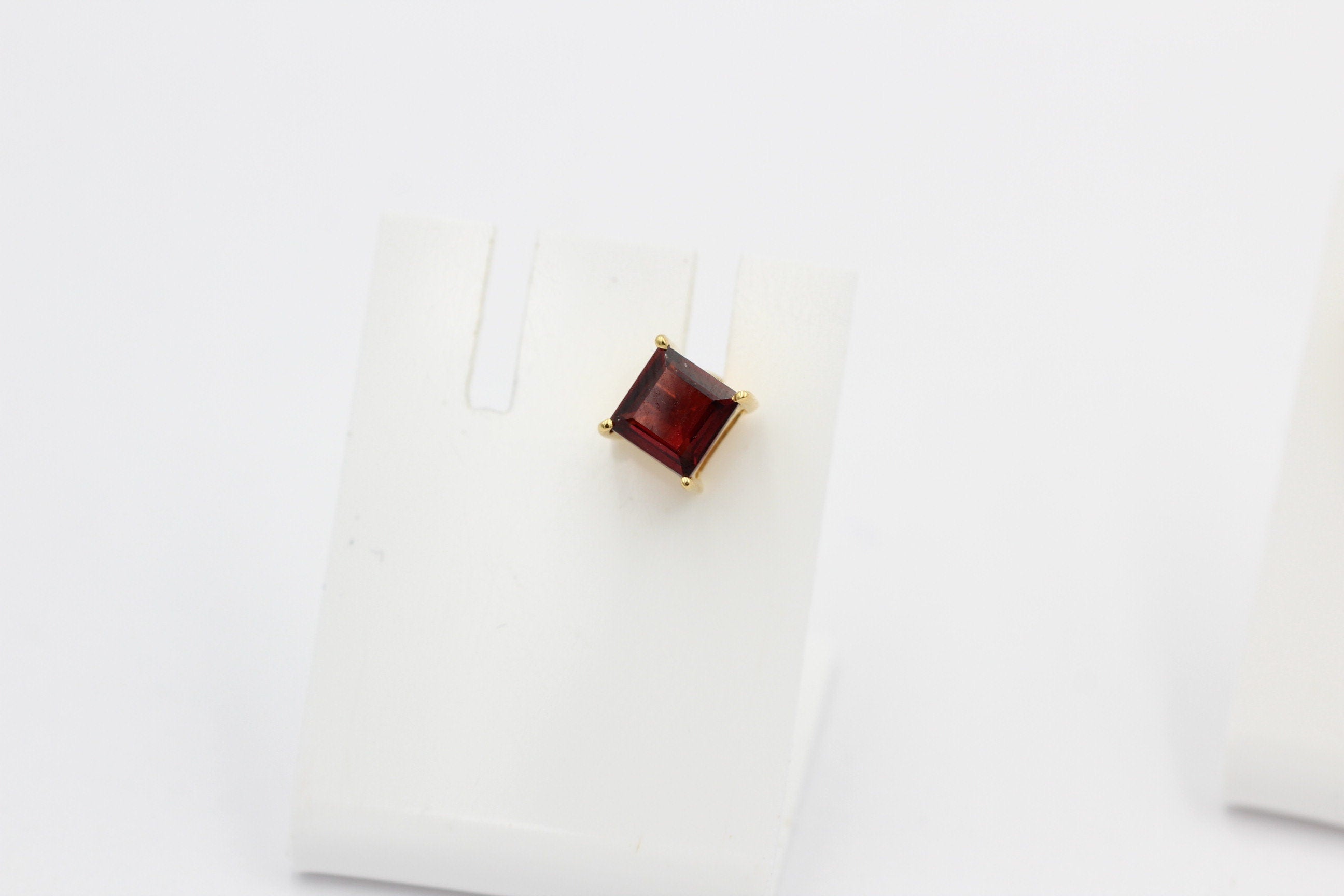 Edle 1,2 Carat Granat Ohrstecker 925 Silber vergoldet Ohrring blutroter Edelstein
