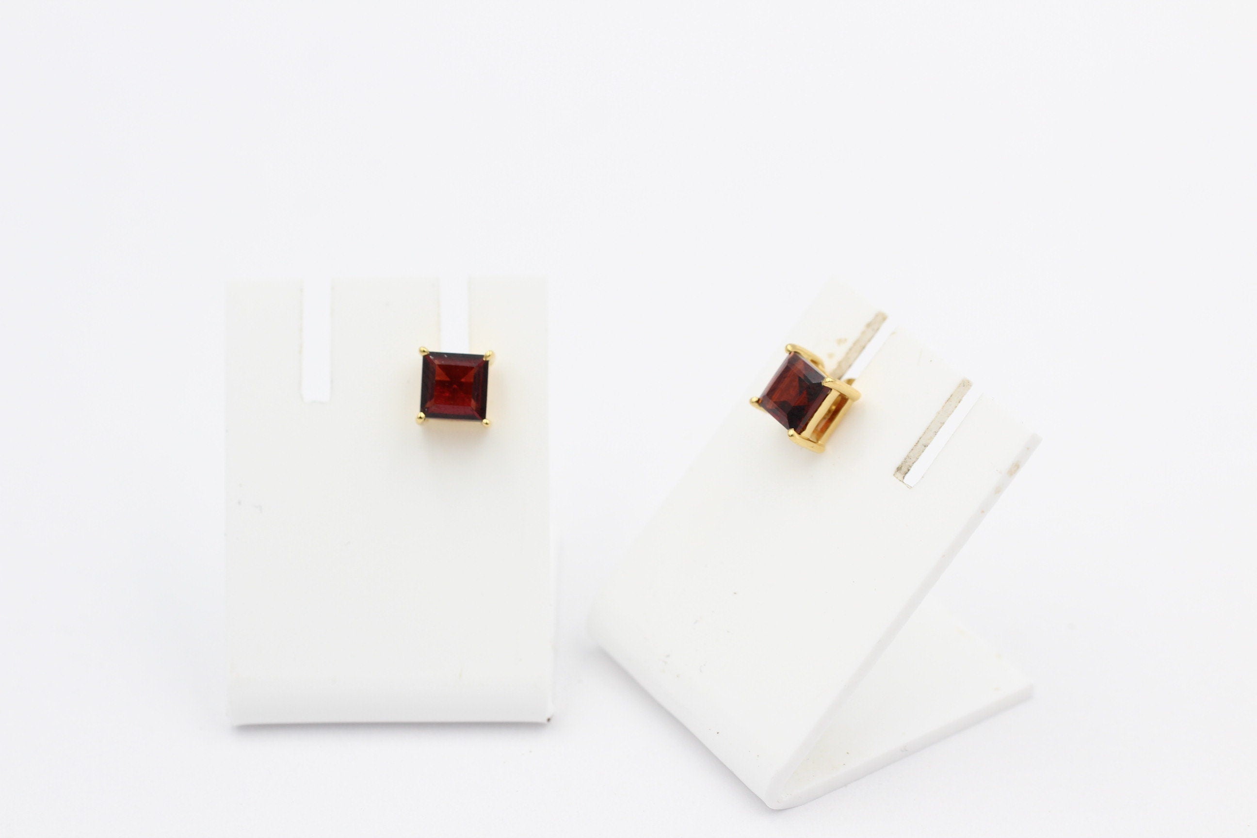 Edle 1,2 Carat Granat Ohrstecker 925 Silber vergoldet Ohrring blutroter Edelstein