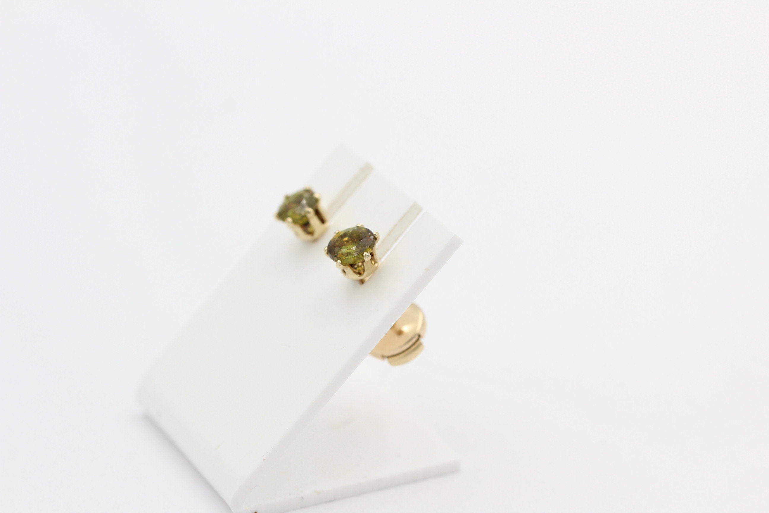 0,90  Carat waldgrüner Sphen 585 Gold Sicherheitsverschluss Titanit VS Qualit#t