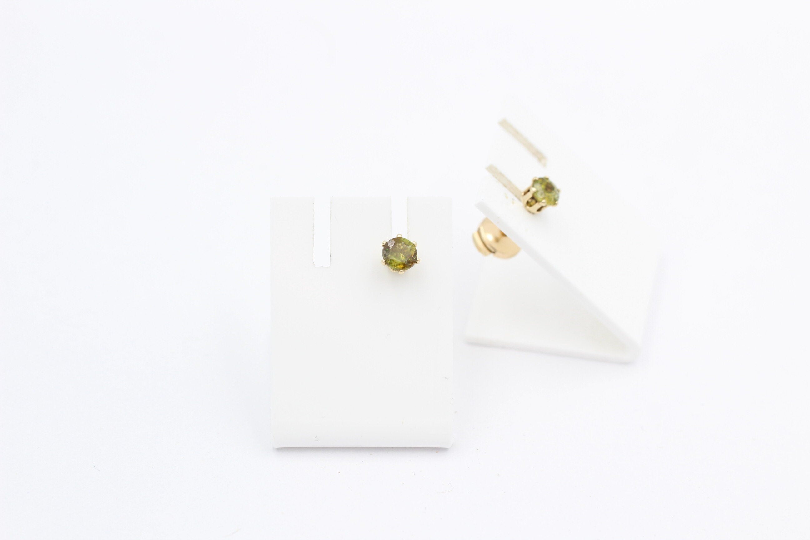 0,90  Carat waldgrüner Sphen 585 Gold Sicherheitsverschluss Titanit VS Qualit#t
