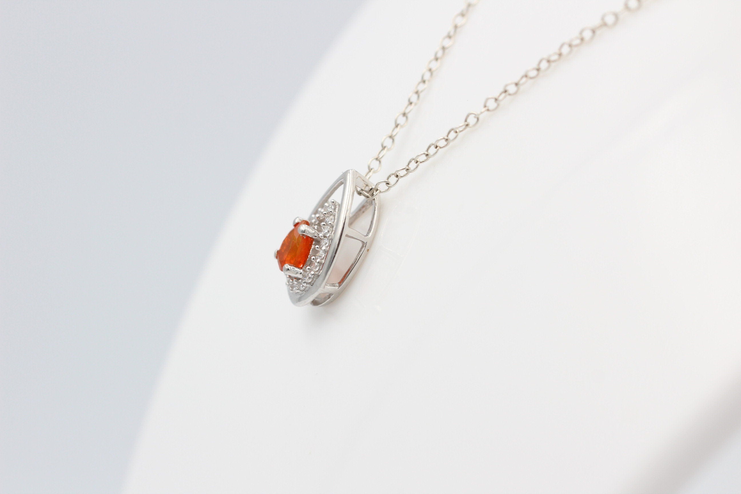 Edler 0,51 Carat orange äthiopischer Opal Anhänger 925 Silber  Welo Opal aus Afrika