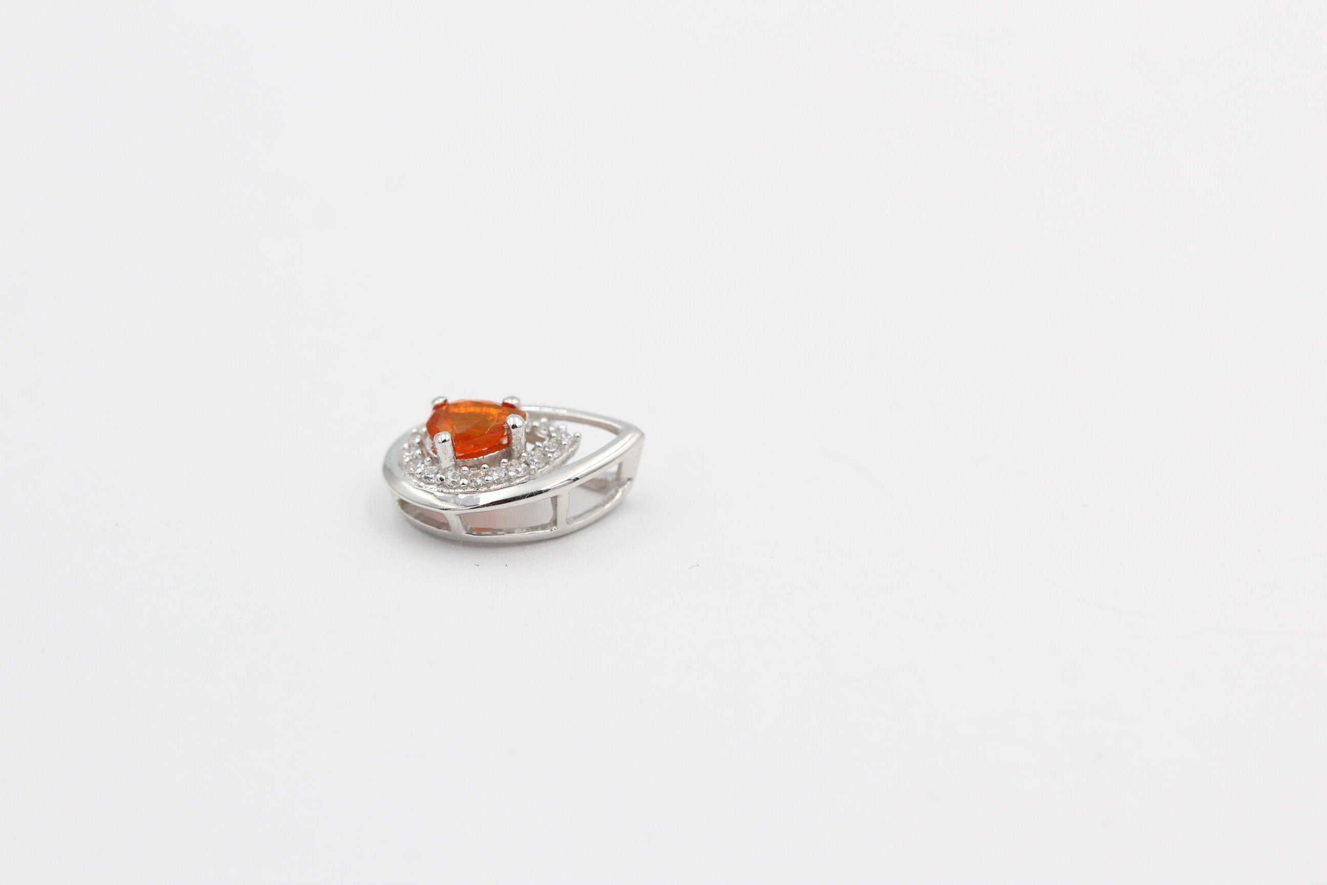 Edler 0,51 Carat orange äthiopischer Opal Anhänger 925 Silber  Welo Opal aus Afrika