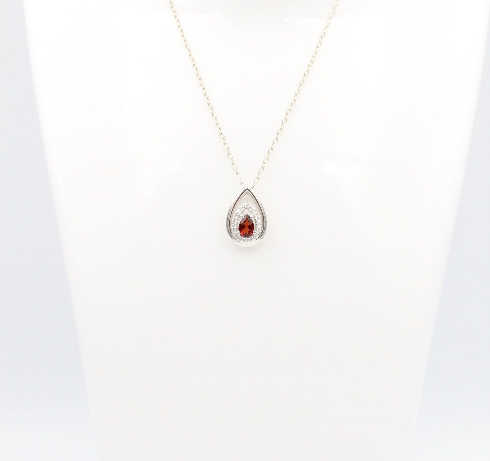 Edler 0,51 Carat Granat Anhänger 925 Silber Collier Kette blutroter Edelstein