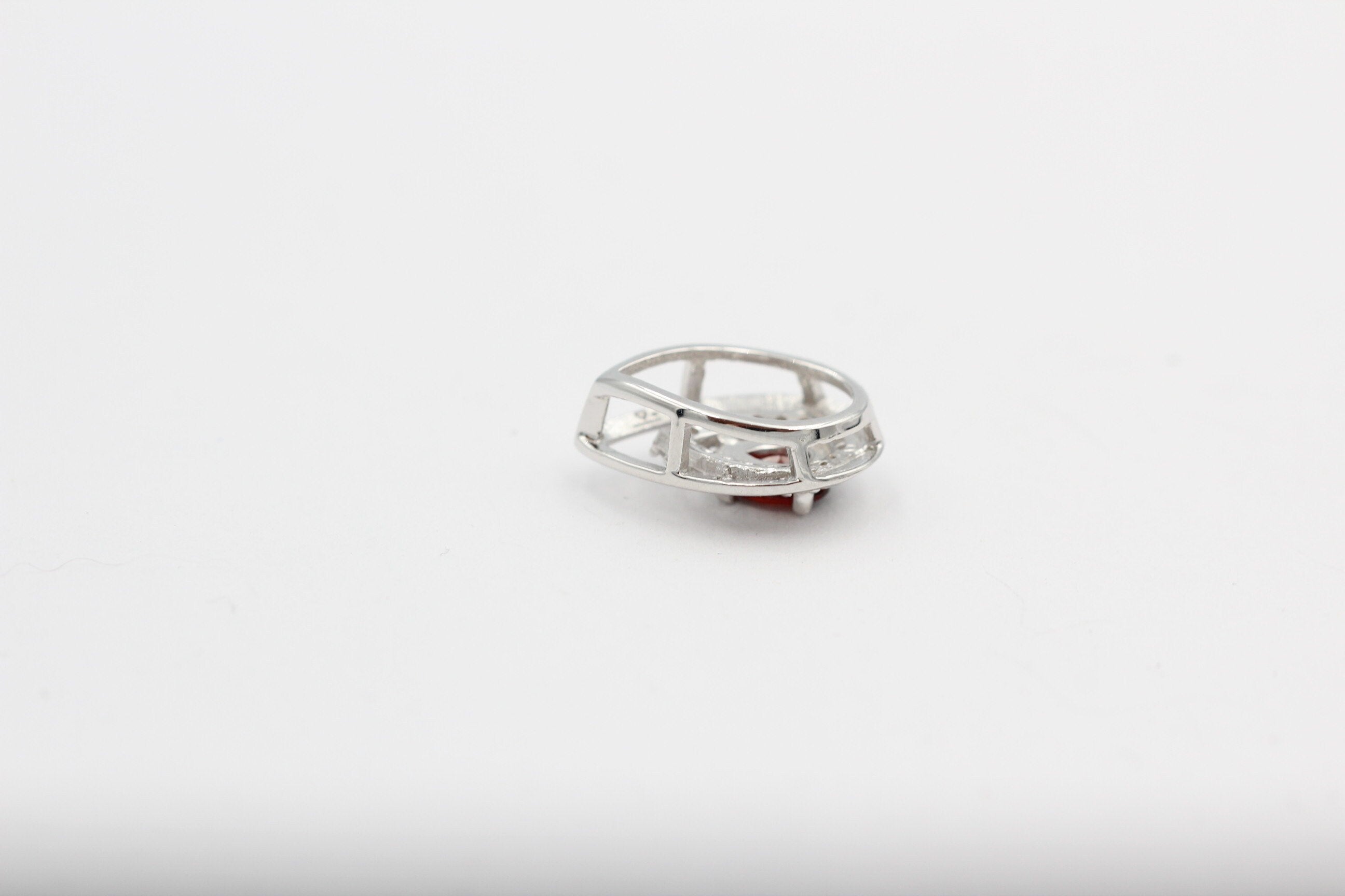 Edler 0,51 Carat Granat Anhänger 925 Silber Collier Kette blutroter Edelstein