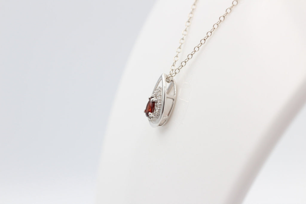 Edler 0,51 Carat Granat Anhänger 925 Silber Collier Kette blutroter Edelstein