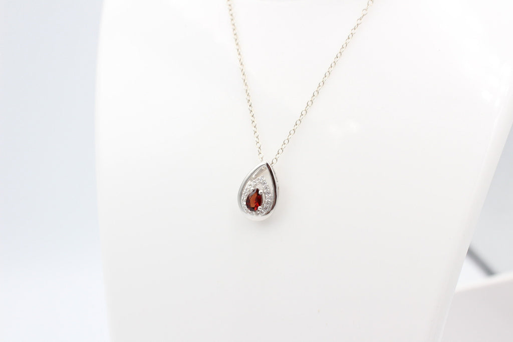 Edler 0,51 Carat Granat Anhänger 925 Silber Collier Kette blutroter Edelstein