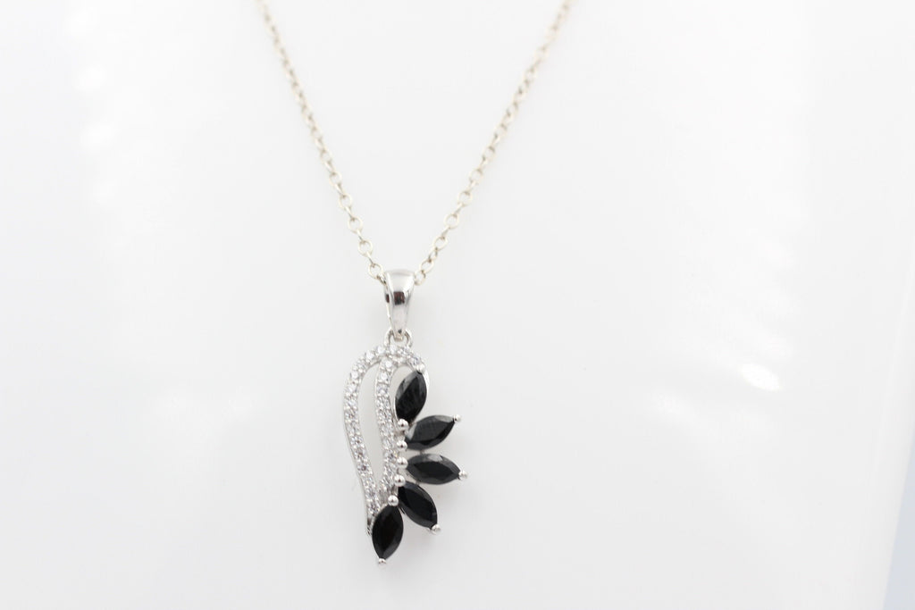 1,26 Carat schwarzer Onyx Anhänger 925 Silber Collier Kette schwarzer Edelstein