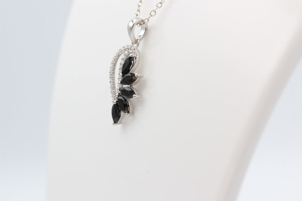 1,26 Carat schwarzer Onyx Anhänger 925 Silber Collier Kette schwarzer Edelstein