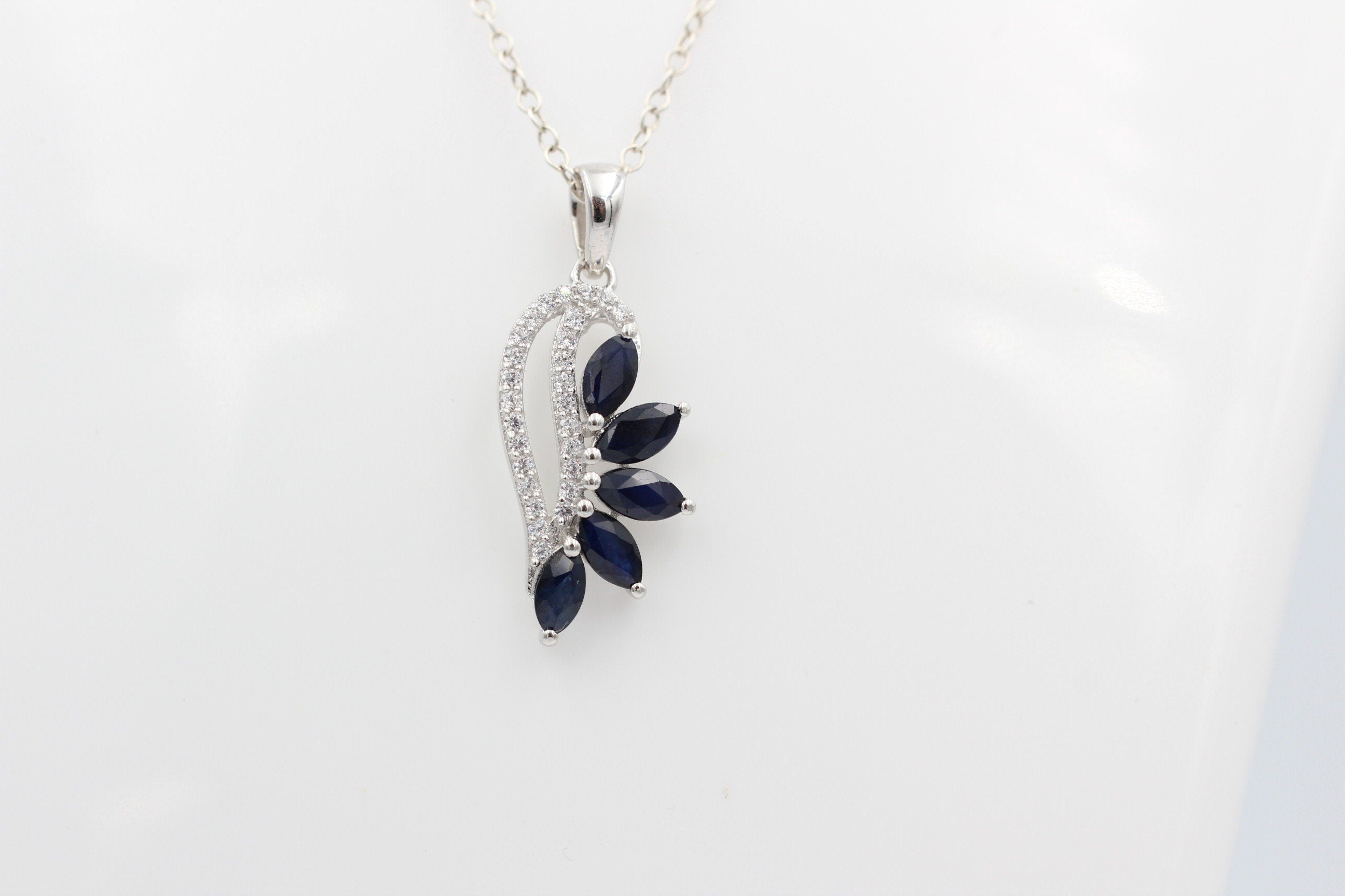 1,26 Carat blauer Saphir Anhänger 925 Silber Collier Kette Saphirschmuck Top