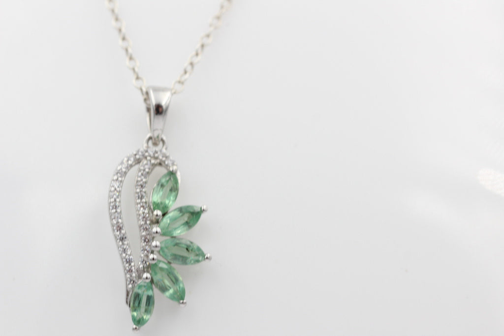 1,26 Carat grüner Kyxanit Anhänger 925 Silber Collier Kette Mintfarbener Kyanit