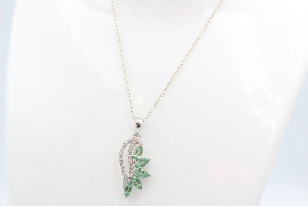 1,26 Carat grüner Kyxanit Anhänger 925 Silber Collier Kette Mintfarbener Kyanit