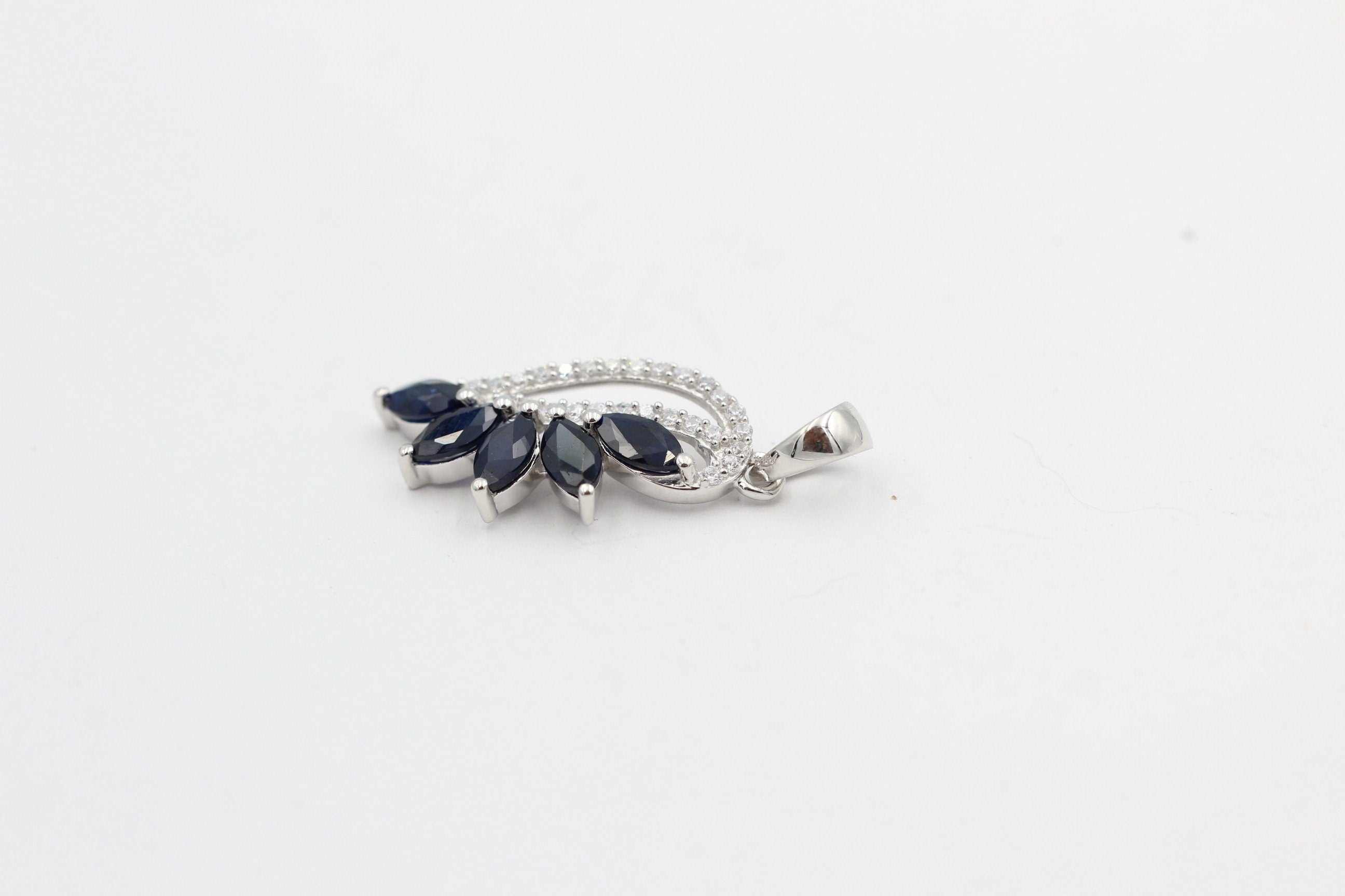 1,26 Carat blauer Saphir Anhänger 925 Silber Collier Kette Saphirschmuck Top