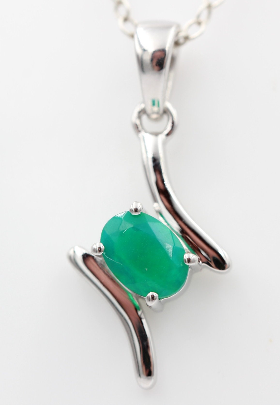 0,72 Carat grüner äthiopischer Opal Anhänger 925  Silber aus Afrika Welo Opal