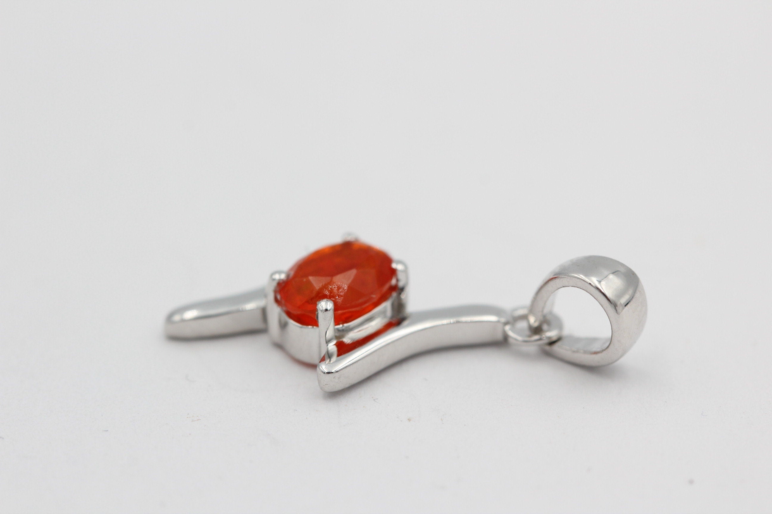 0,72 Carat orange äthiopische Opal Anhänger 925 Silber Welo Opal seltener Opal aus Afrika