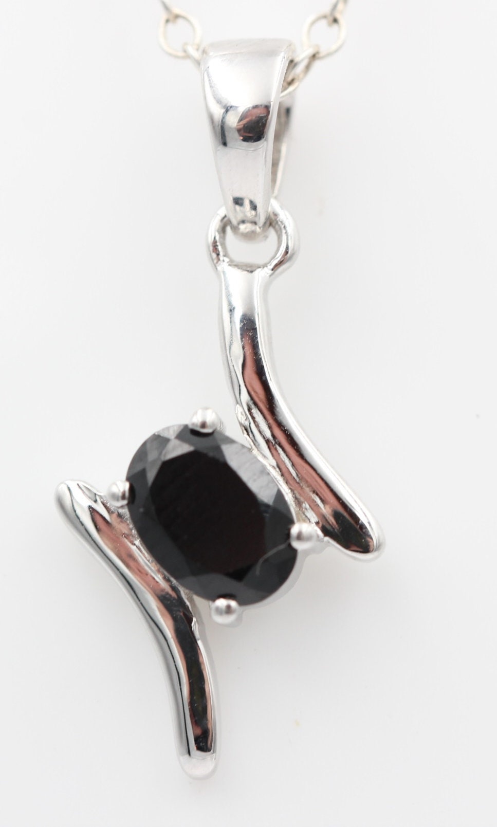 0,72 Carat schwarzer Onyx Anhänger 925 Silber Collier Kette schwarzer Edelstein