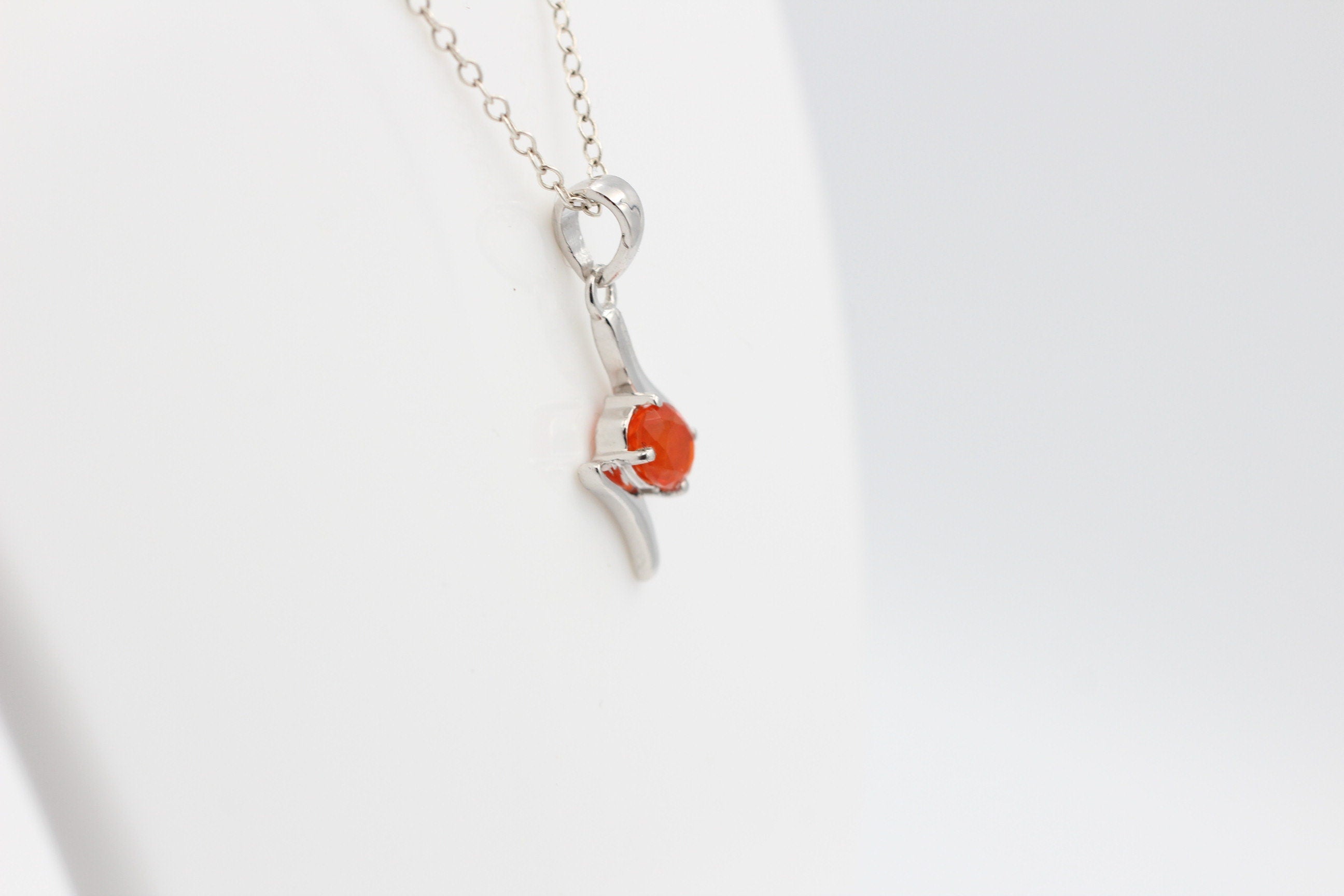 0,72 Carat orange äthiopische Opal Anhänger 925 Silber Welo Opal seltener Opal aus Afrika
