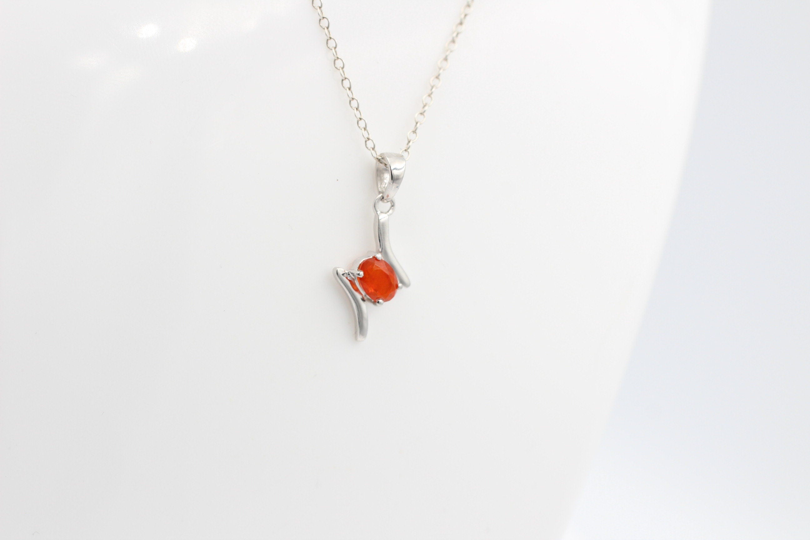 0,72 Carat orange äthiopische Opal Anhänger 925 Silber Welo Opal seltener Opal aus Afrika