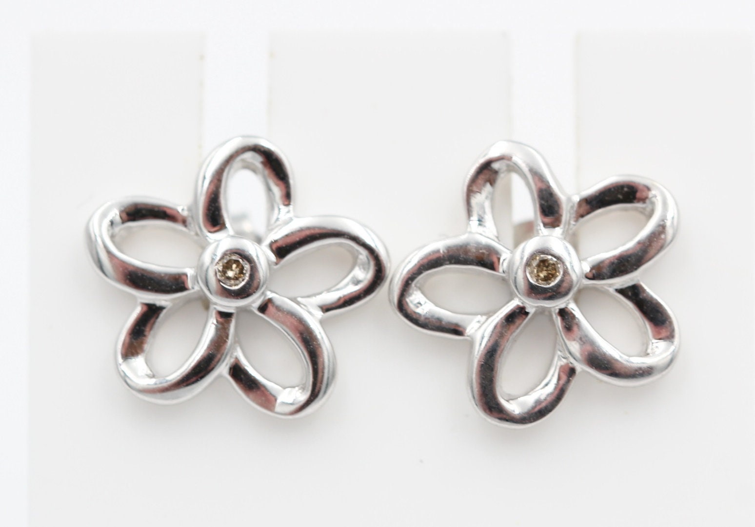 0,02 Carat champagner Diamant Blumen Ohrstecker 925 Silber G- H / I2-I3 Top Edel