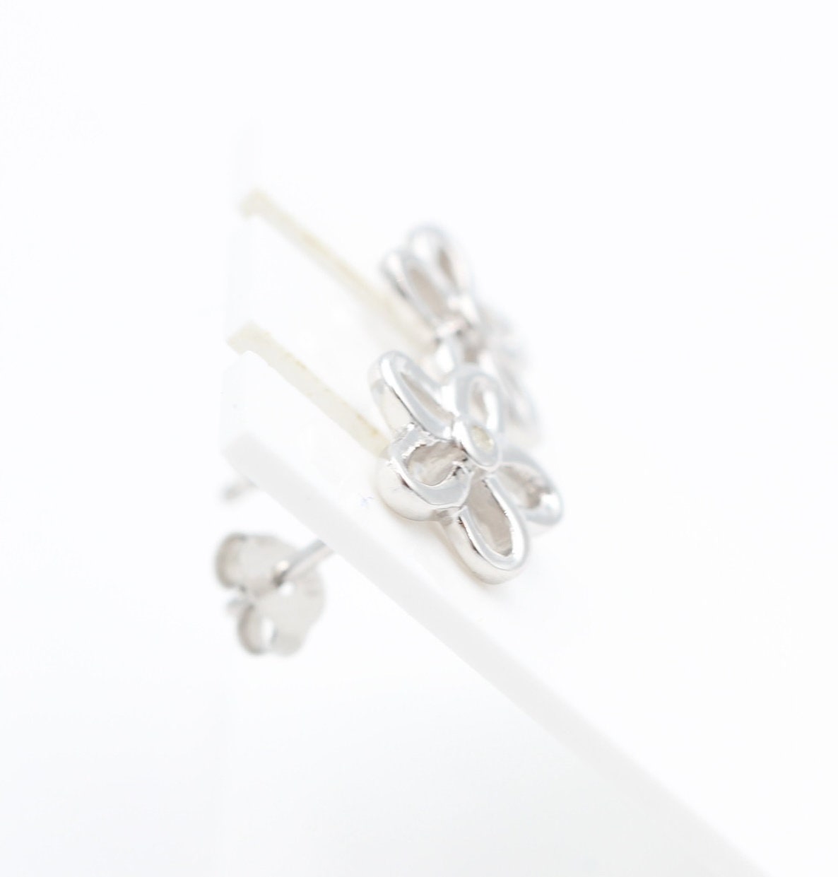 0,02 Carat weißer Diamant Blumen Ohrstecker 925 Silber I2-I3 Top Diamantschmuck