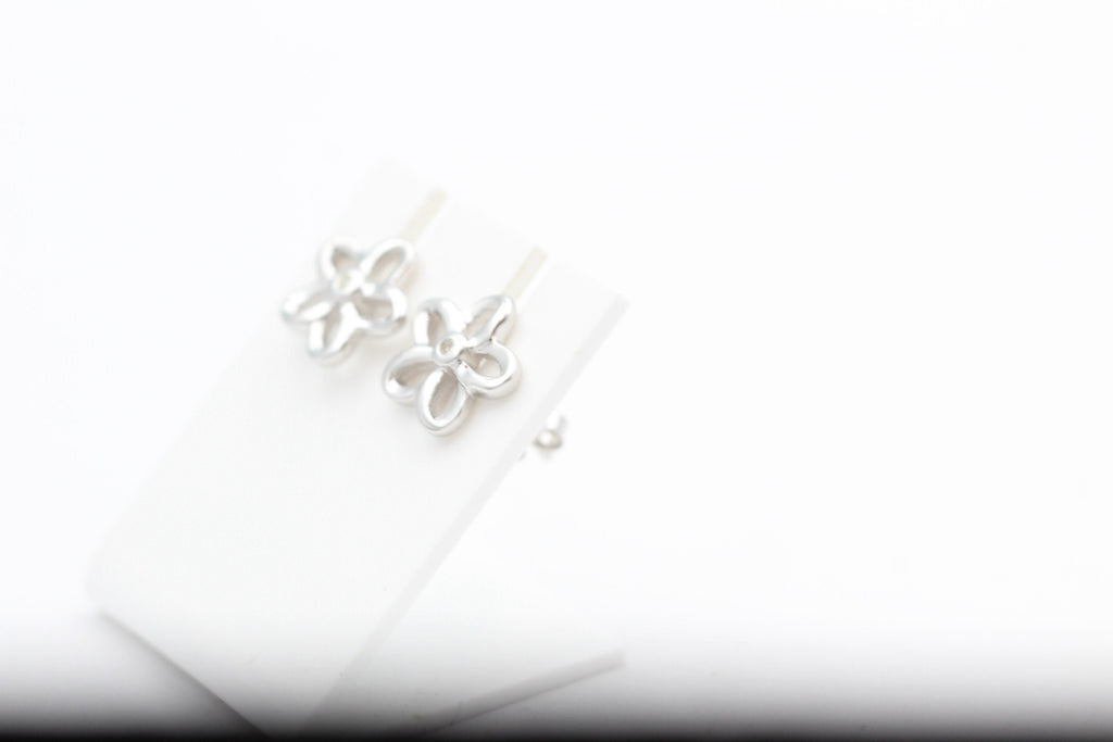 0,02 Carat weißer Diamant Blumen Ohrstecker 925 Silber I2-I3 Top Diamantschmuck