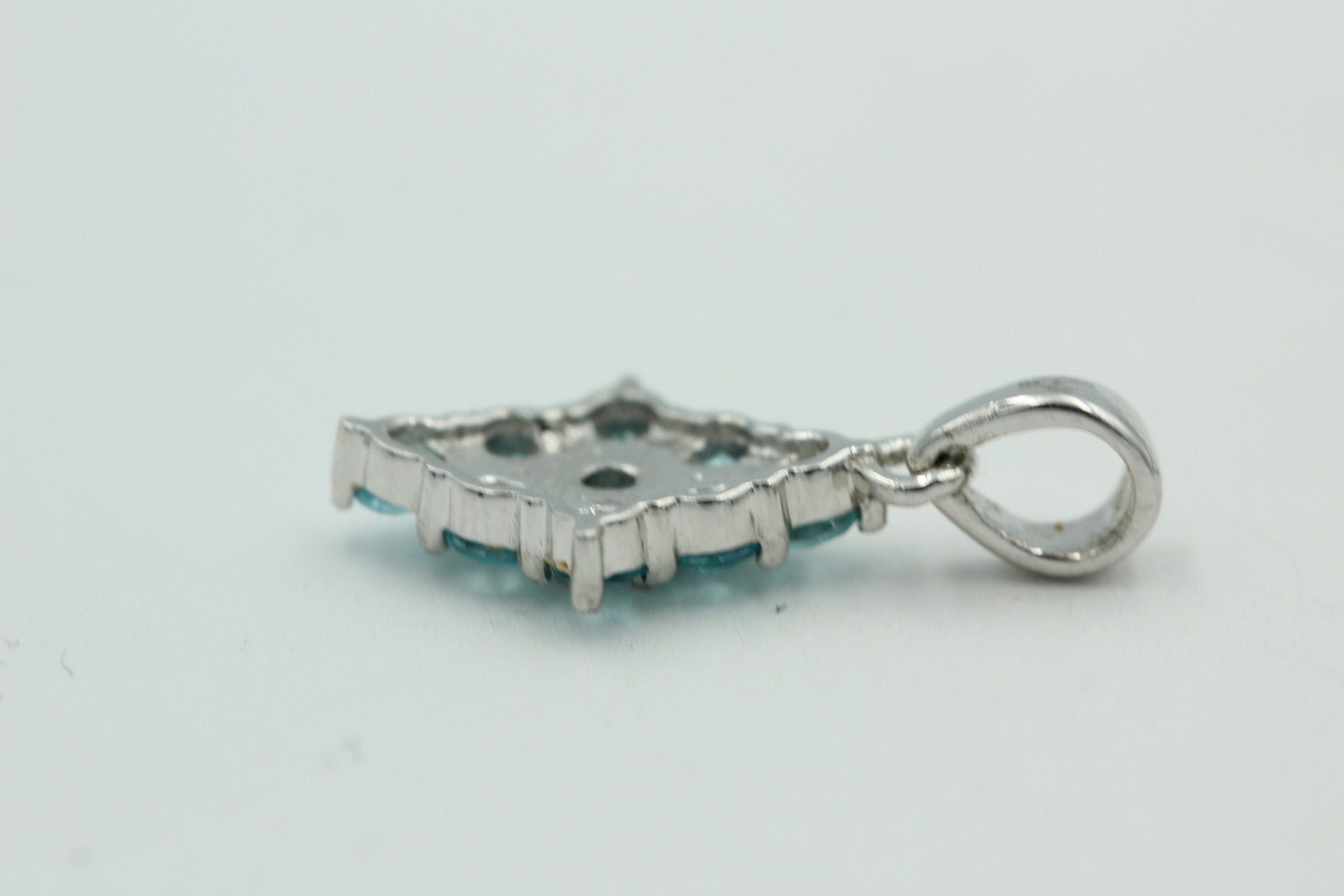 1,63 Carat Apatit Anhänger 925 Silber Collier Kette seltener Apatit