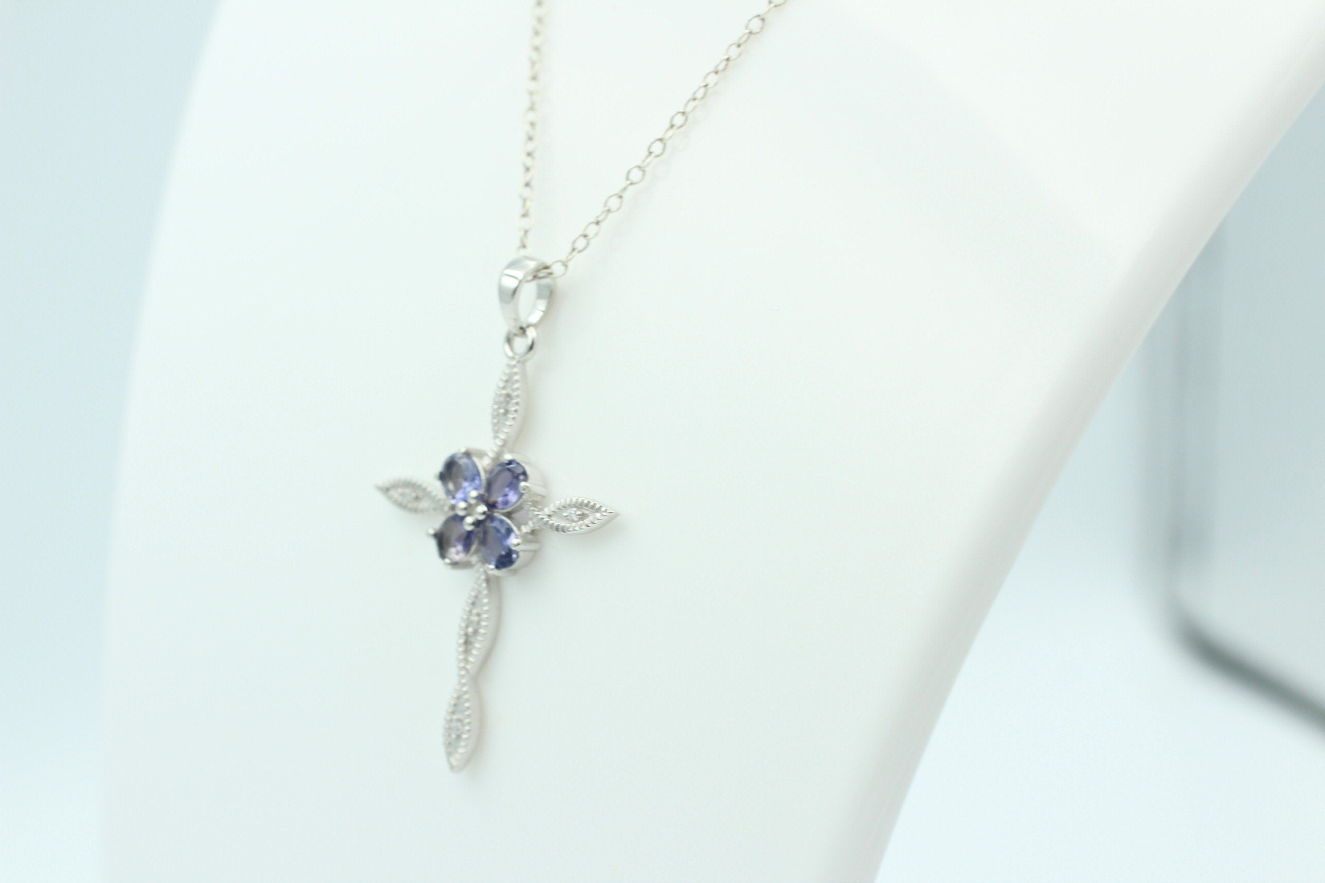 1,6 Carat Iolith Kreuz Anhänger 925 Silber Collier Kette Wassersaphir Luchssaphir