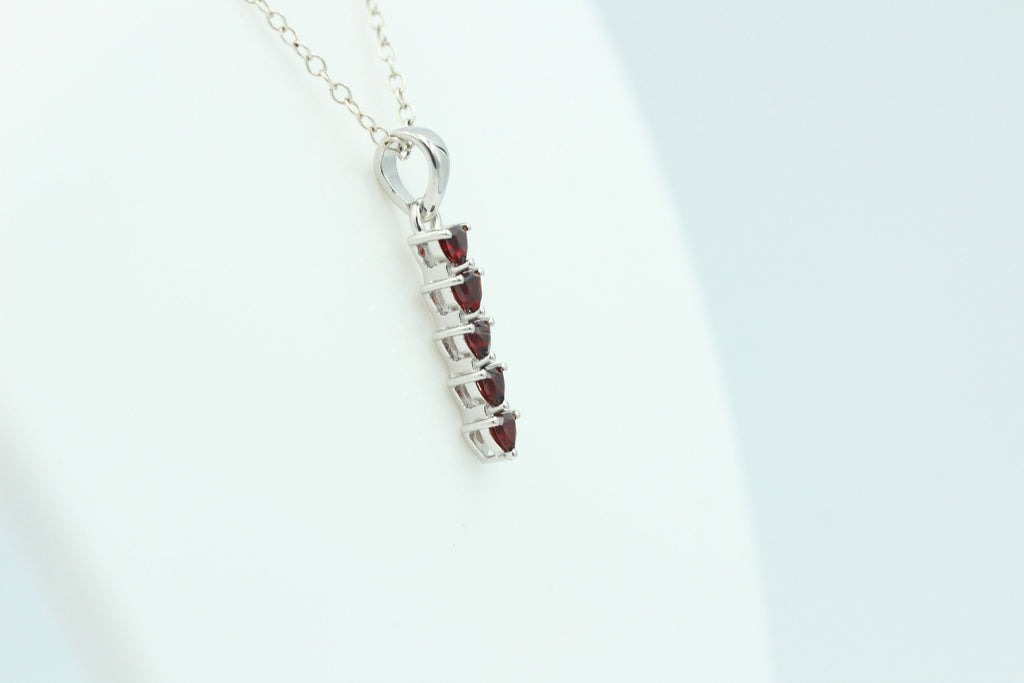 Edler 1,0 Carat Granat  Anhänger 925 Sterling Silber  Blutroter Edelstein