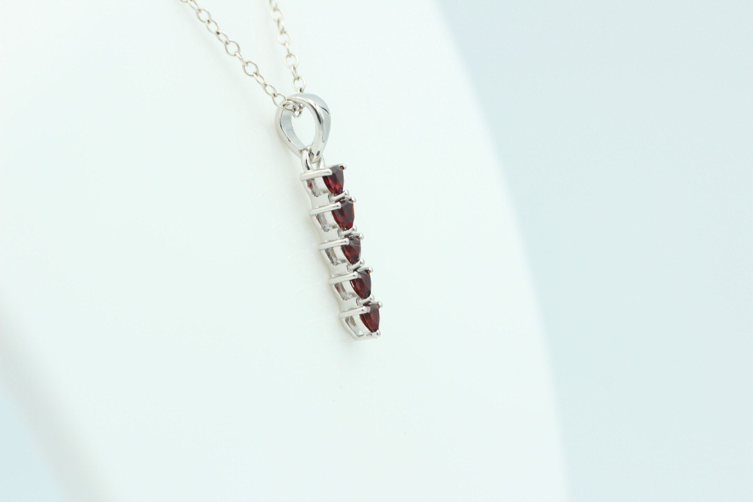 Edler 1,0 Carat Granat  Anhänger 925 Sterling Silber  Blutroter Edelstein
