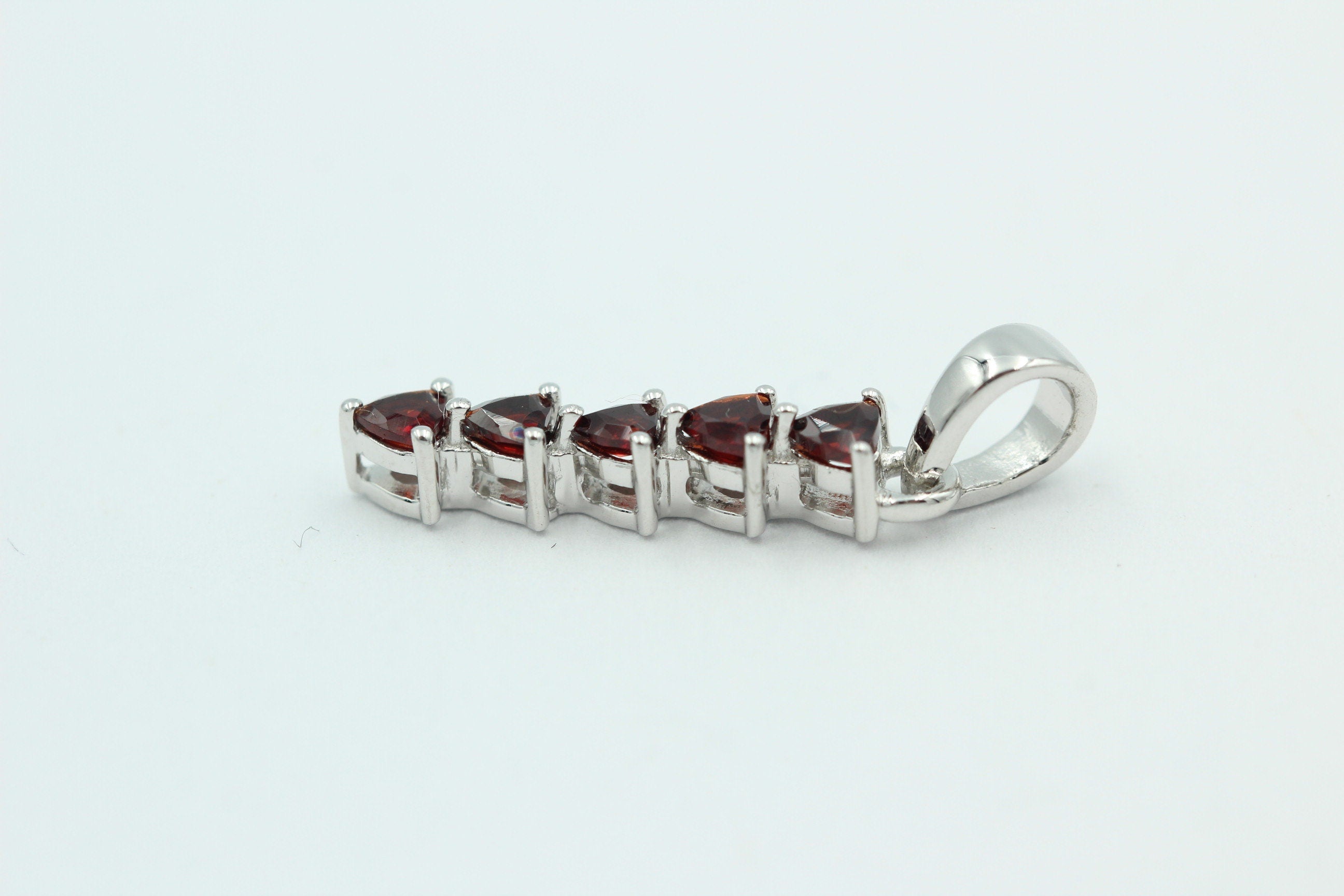 Edler 1,0 Carat Granat  Anhänger 925 Sterling Silber  Blutroter Edelstein