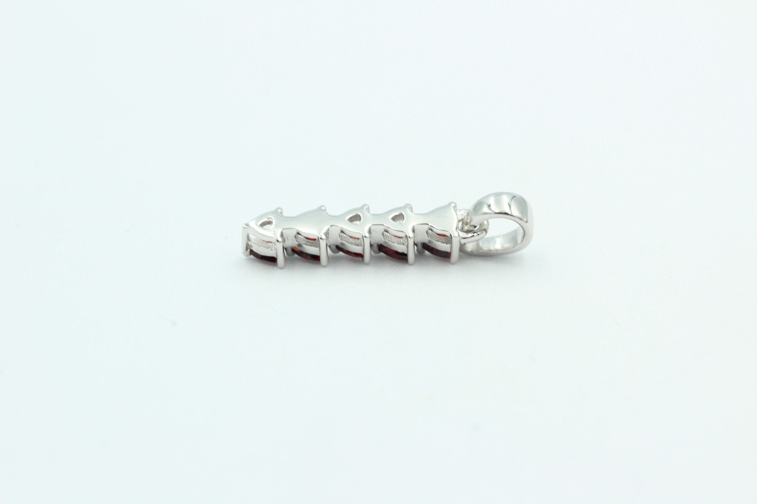 Edler 1,0 Carat Granat  Anhänger 925 Sterling Silber  Blutroter Edelstein