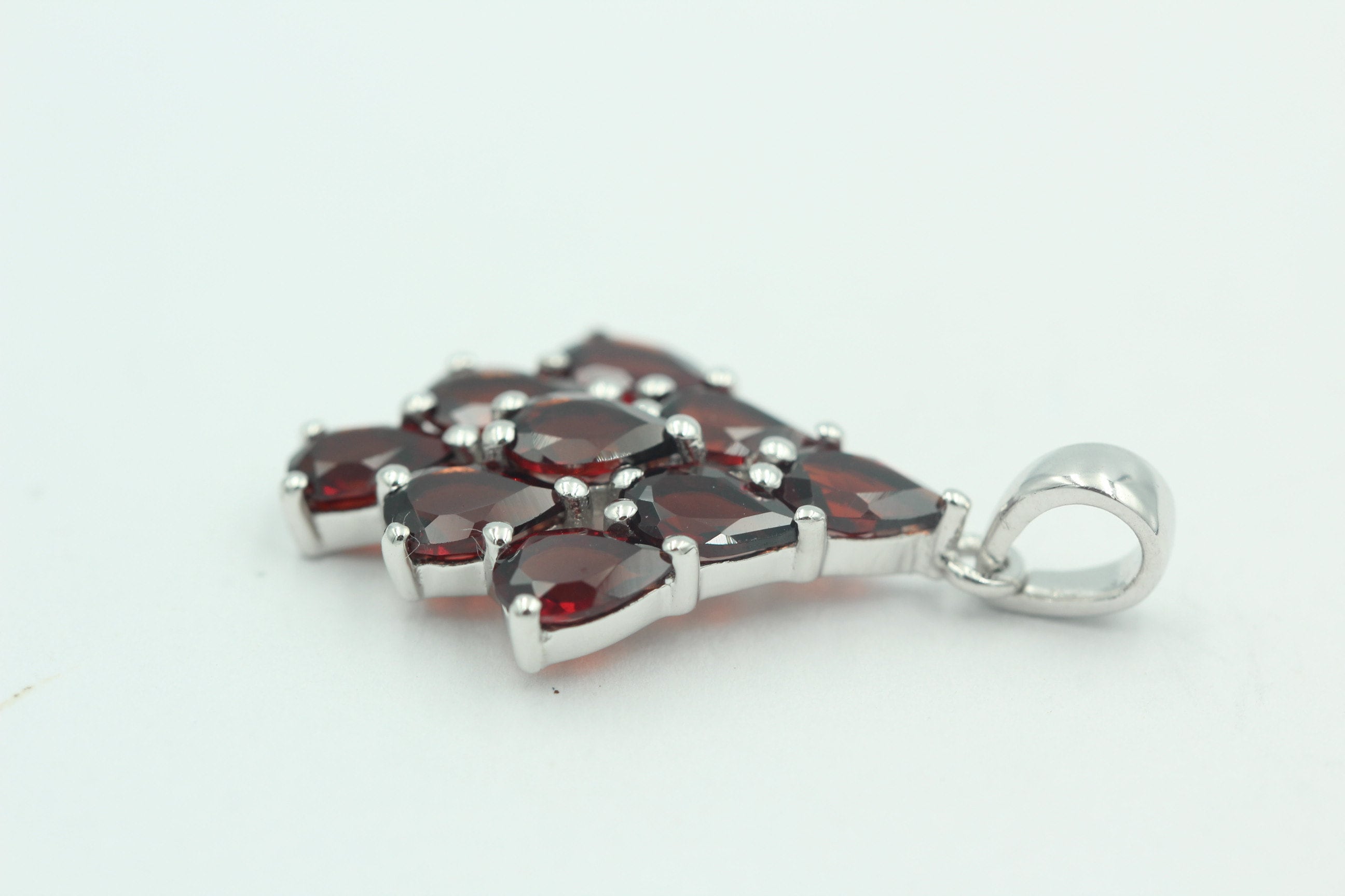 Edler 3,45 Carat Granat Anhänger 925 Silber blutroter Edelstein Top