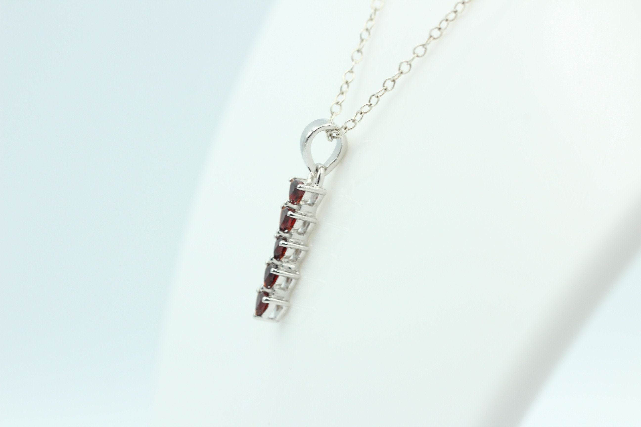 Edler 1,0 Carat Granat  Anhänger 925 Sterling Silber  Blutroter Edelstein