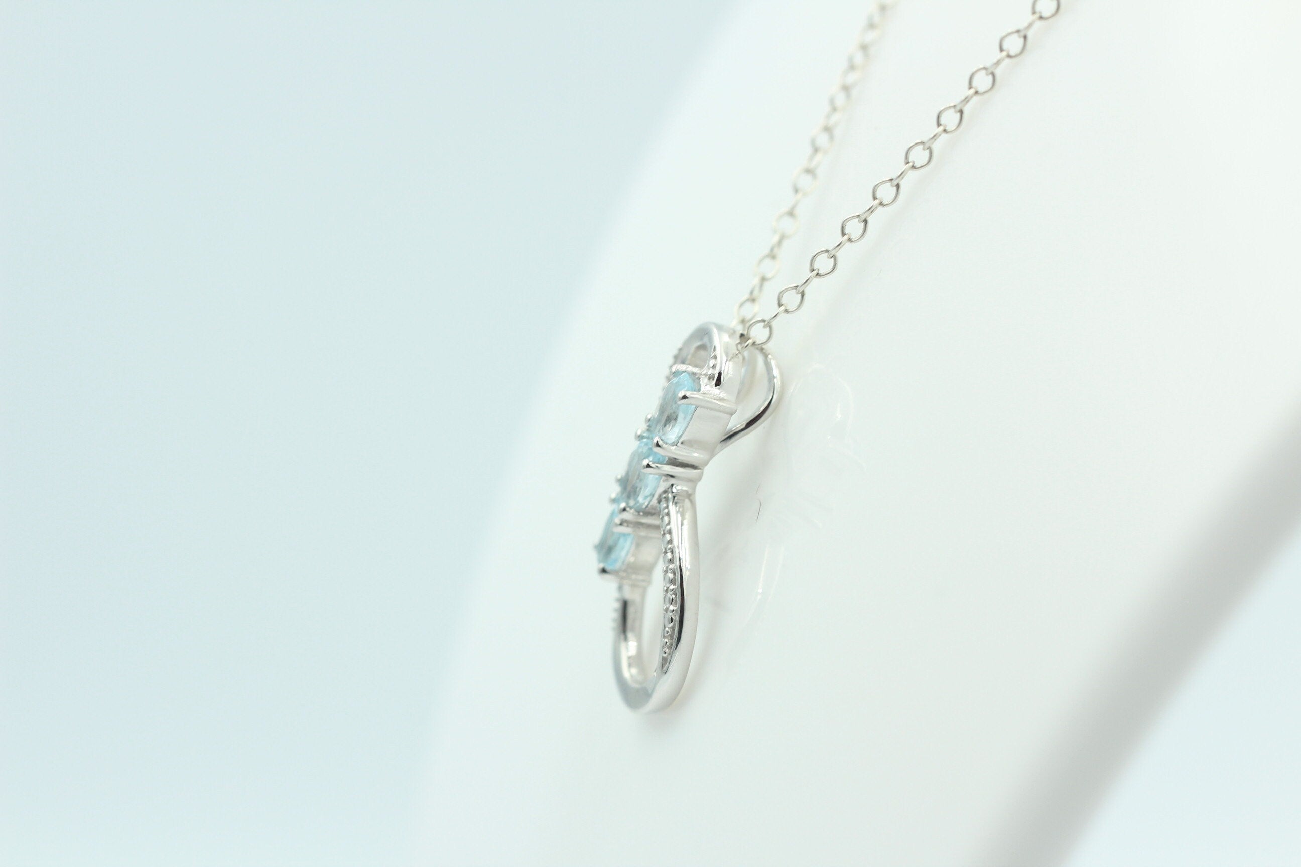 0,72 Carat Blautopas Anhänger Unendlichkeit 925 Silber Infinity